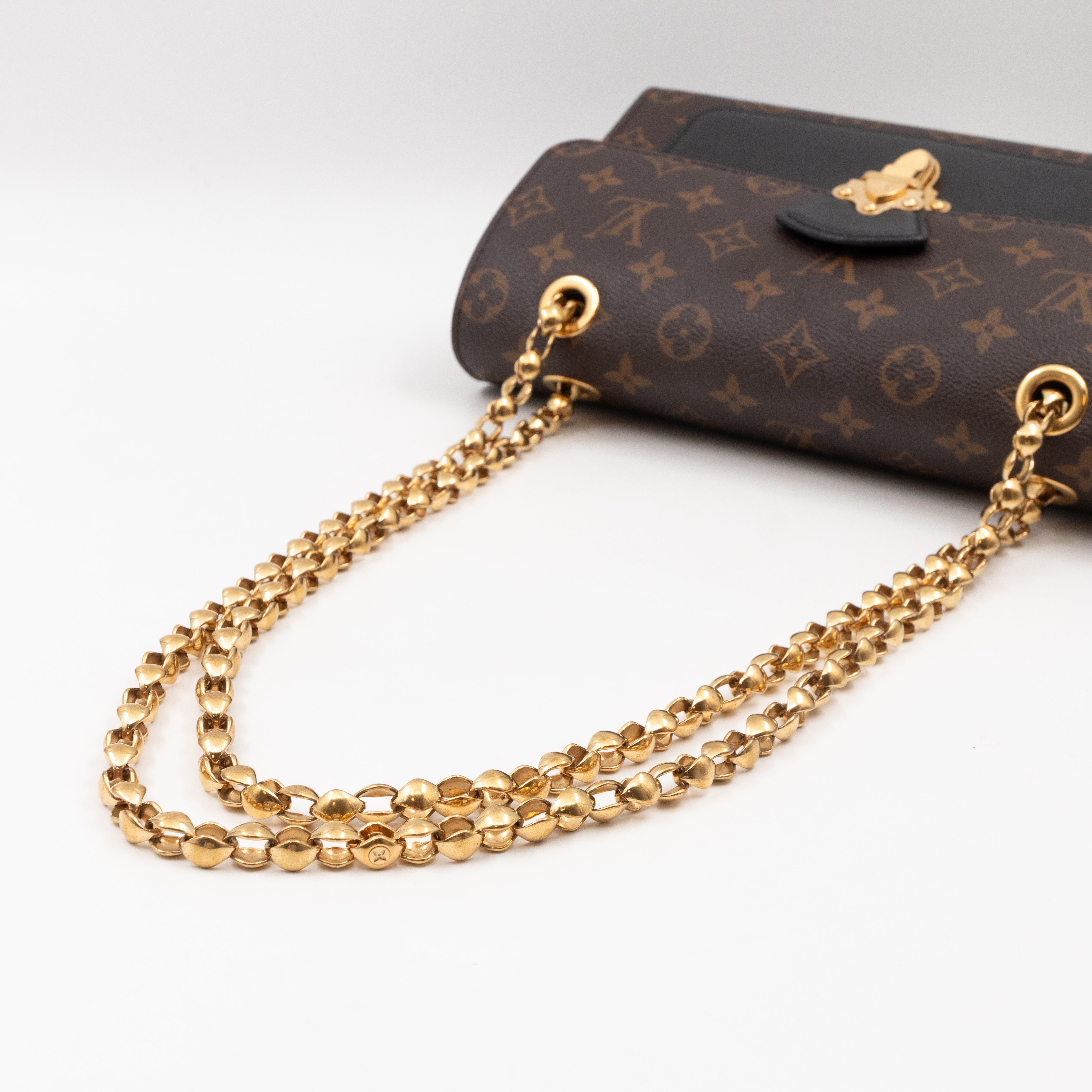 Victoire Monogram Black