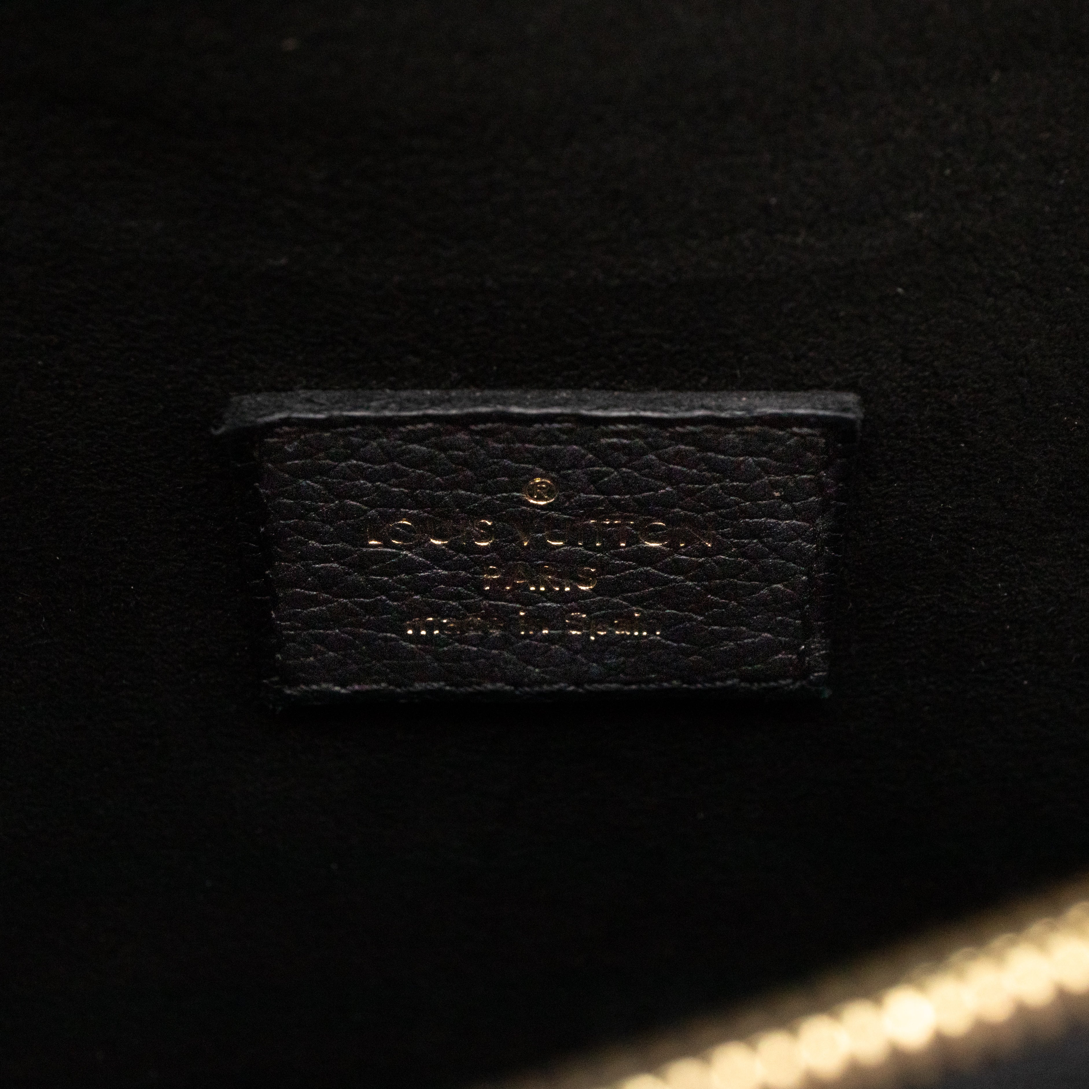 Victoire Monogram Black