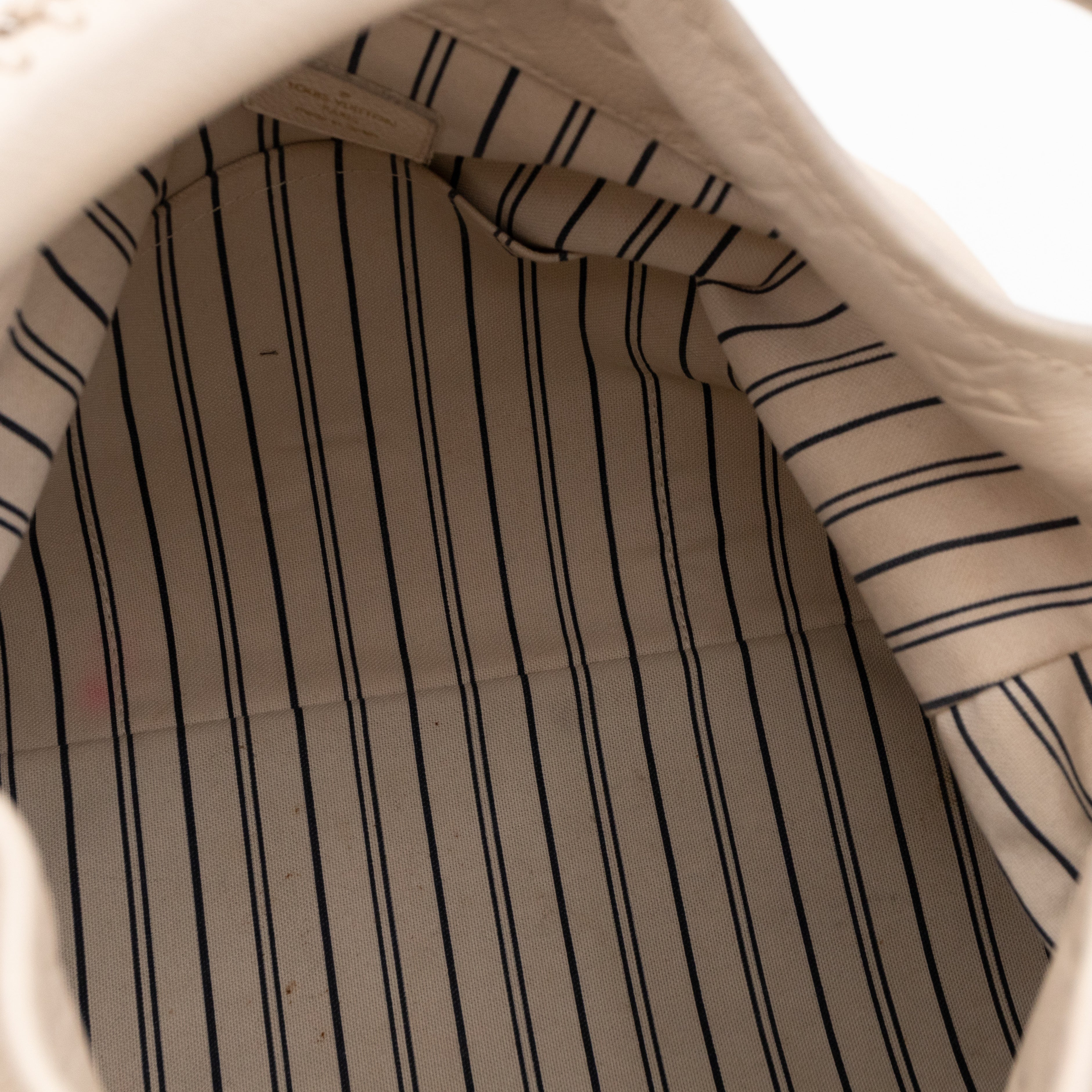 Artsy MM Monogram Empreinte White