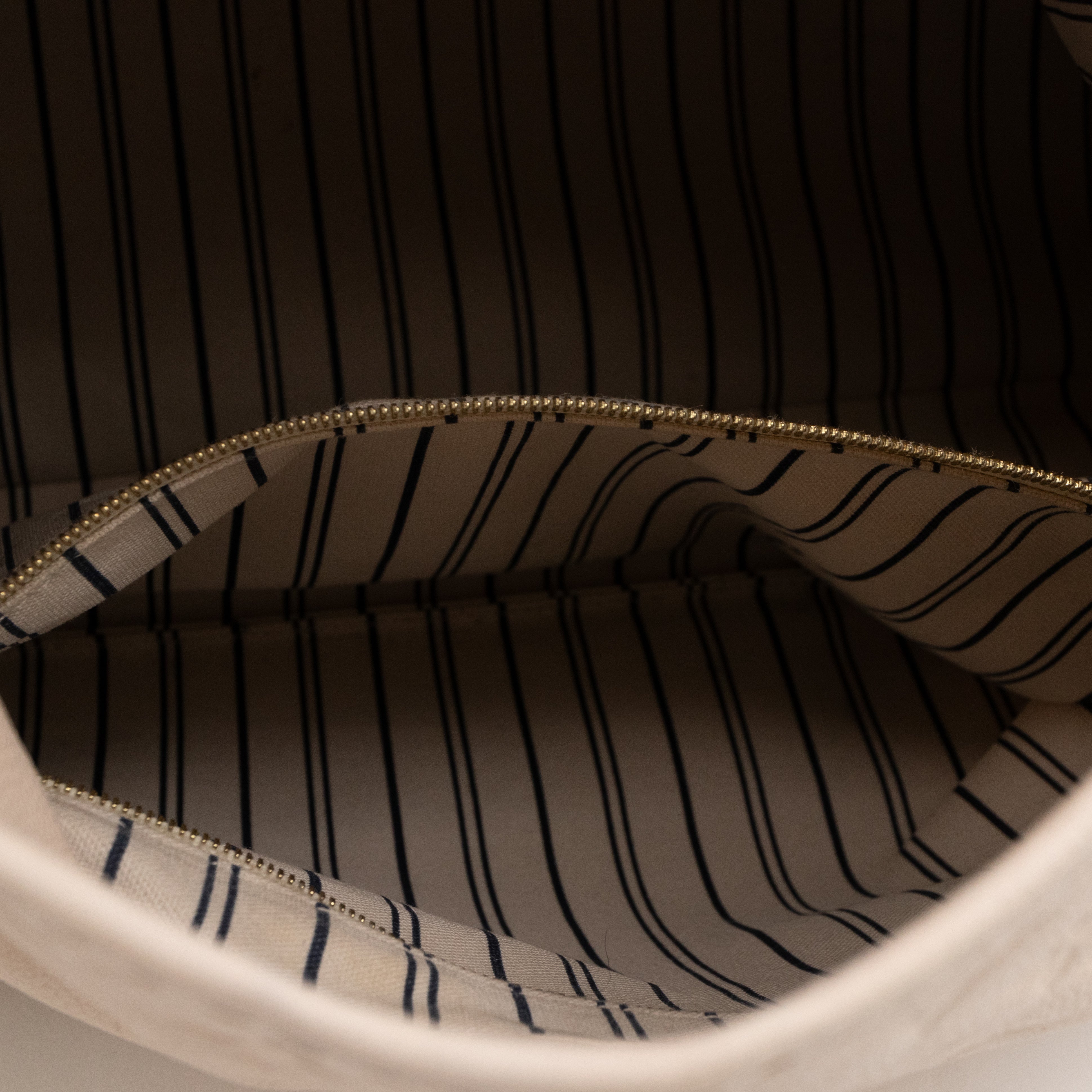 Artsy MM Monogram Empreinte White