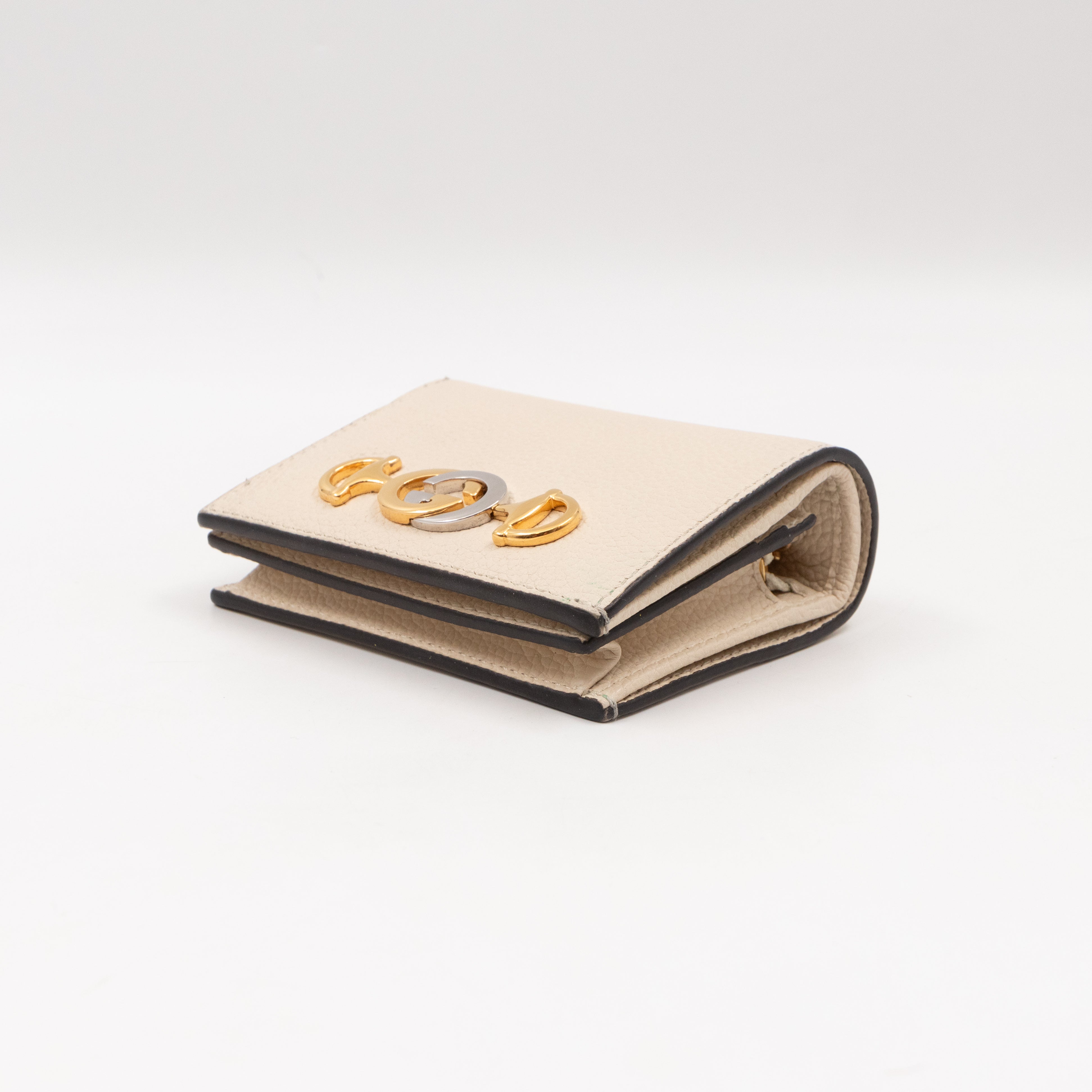 Zumi Chain Card Case Wallet White Leather