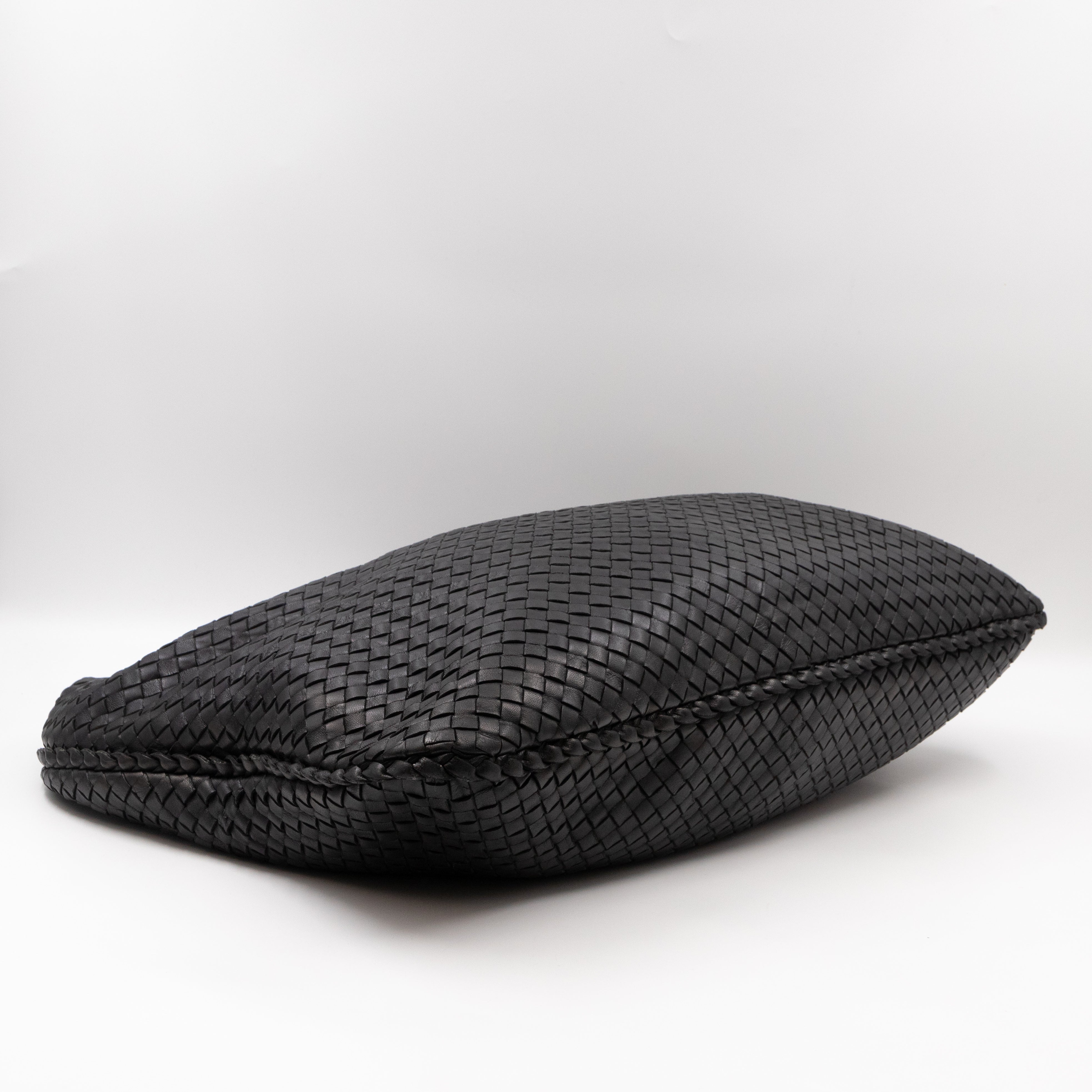 Veneta Hobo Bag Large Intrecciato Black Leather