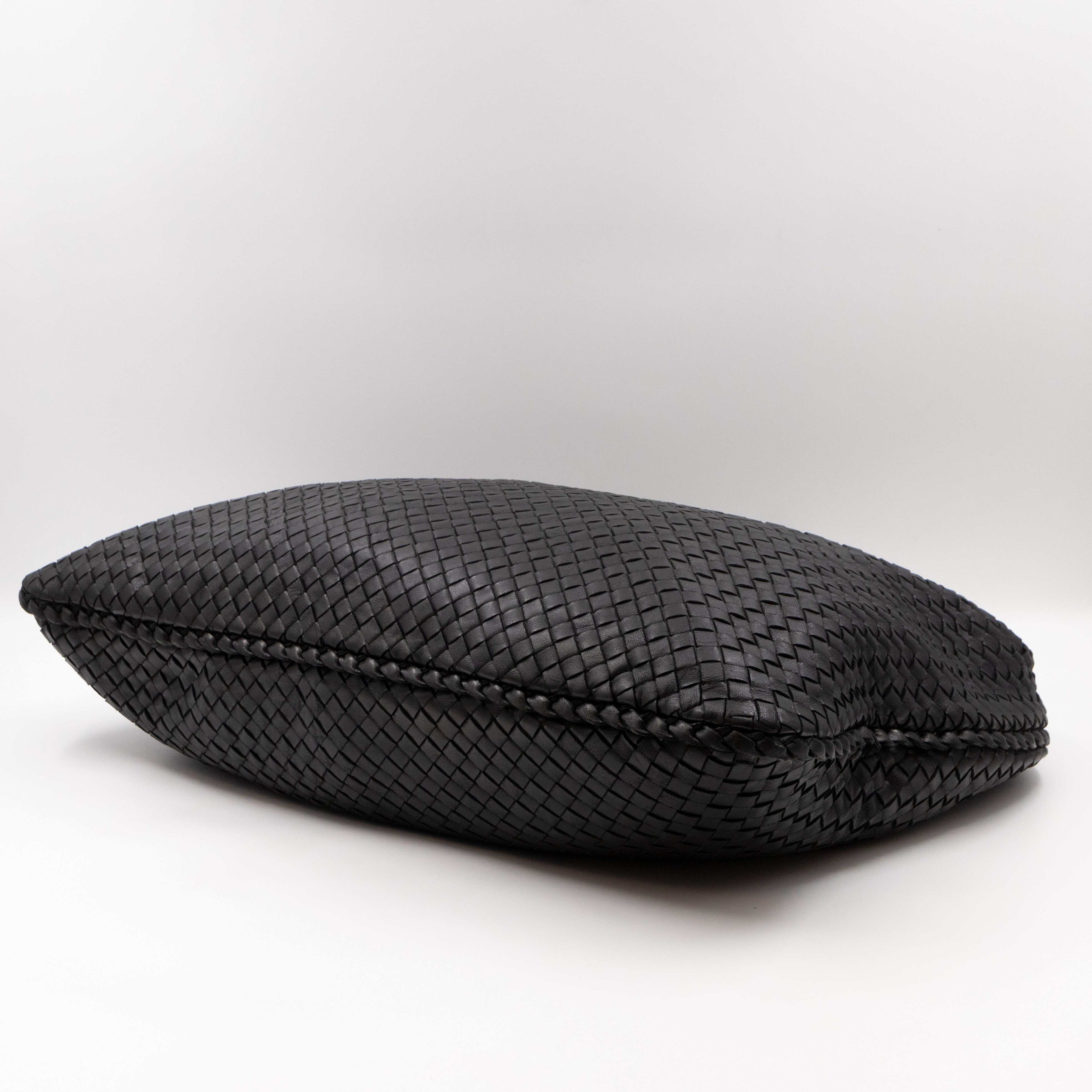 Veneta Hobo Bag Large Intrecciato Black Leather