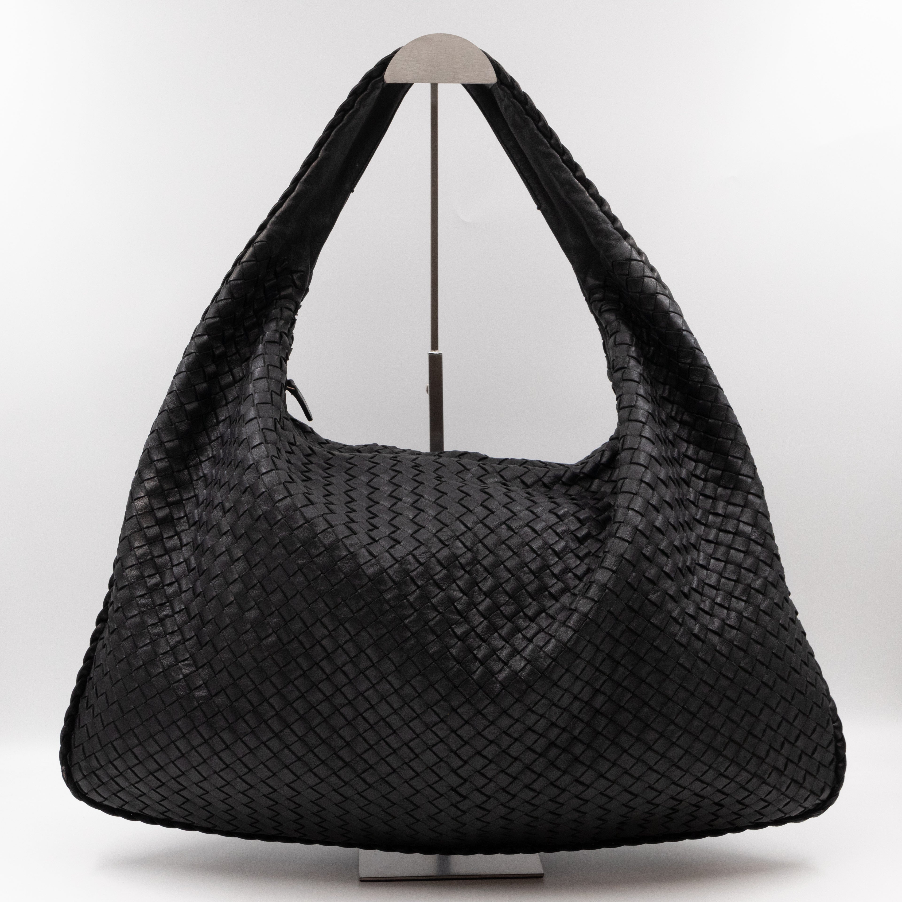 Veneta Hobo Bag Large Intrecciato Black Leather