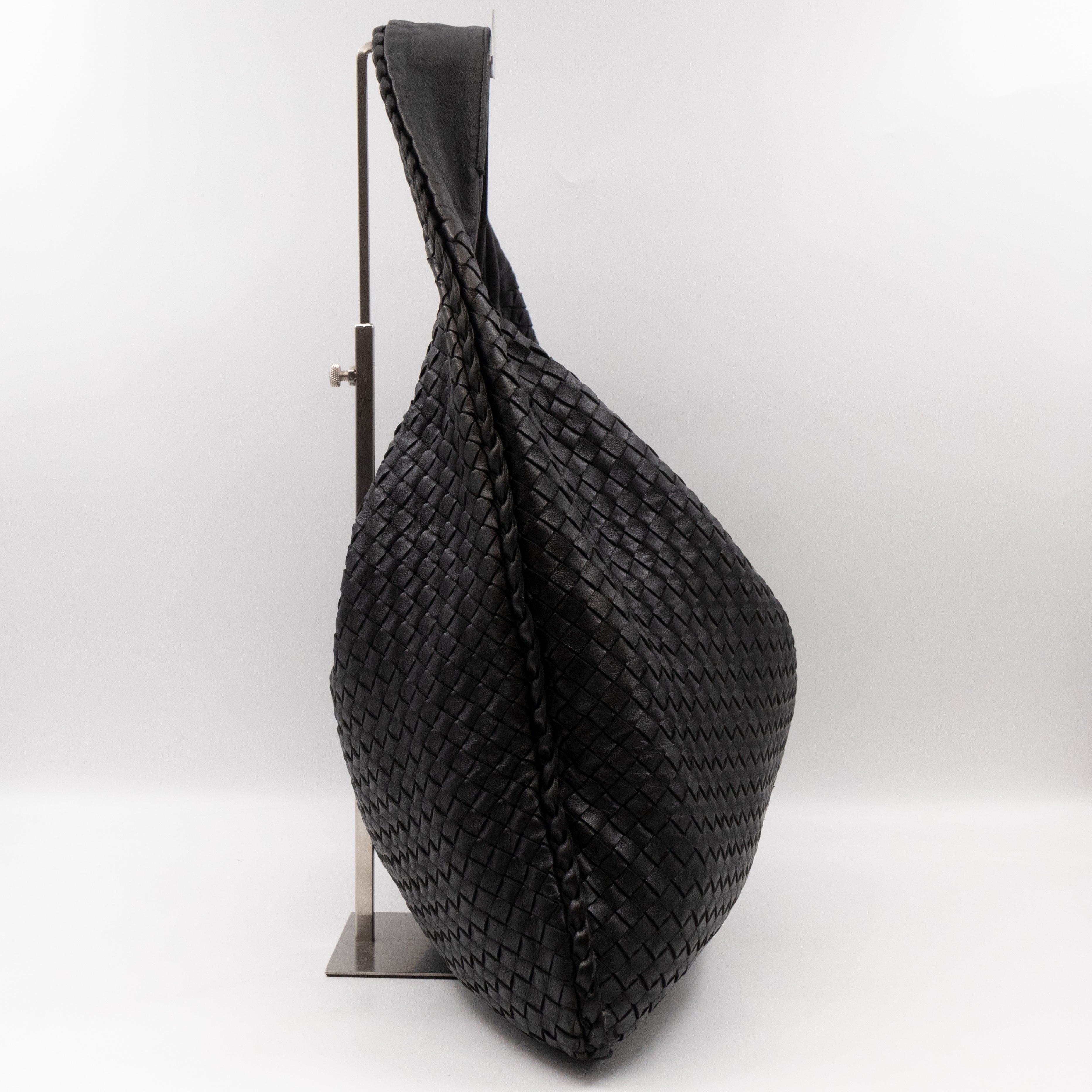 Veneta Hobo Bag Large Intrecciato Black Leather