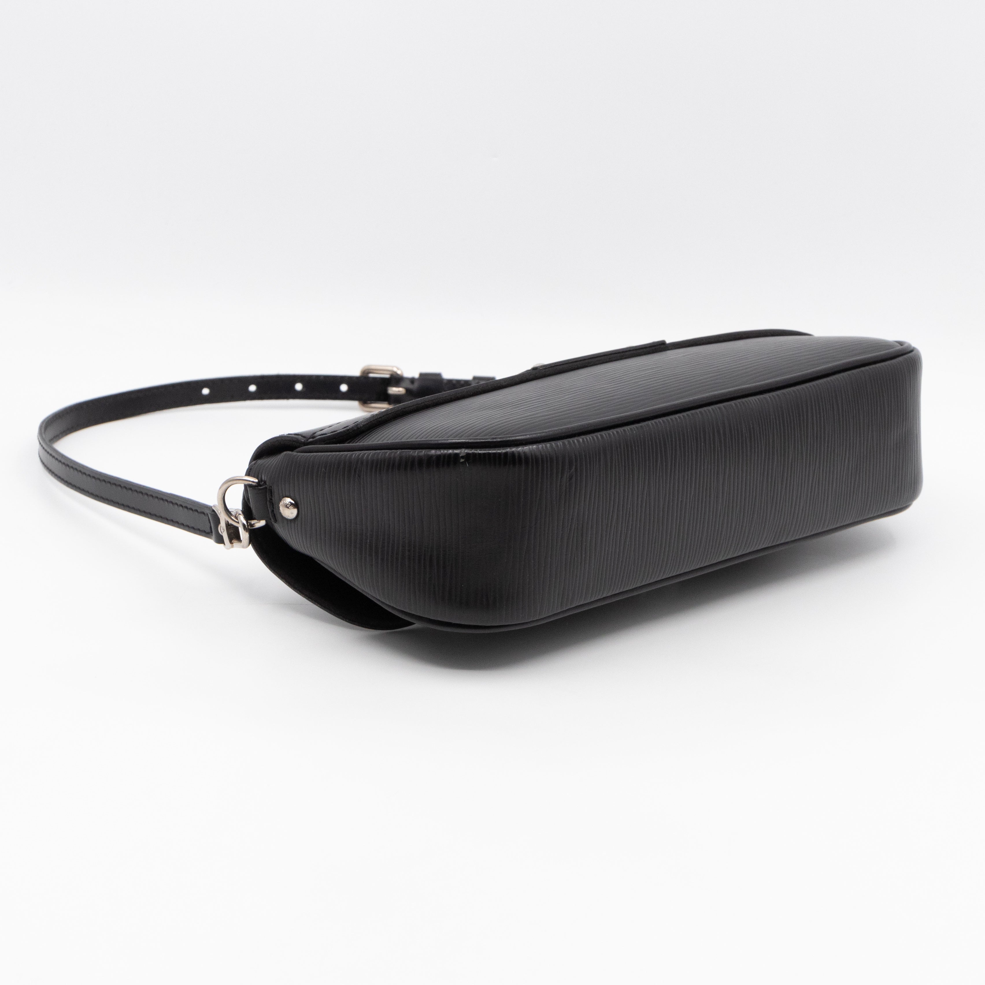 Pochette Montaigne Black Epi Leather