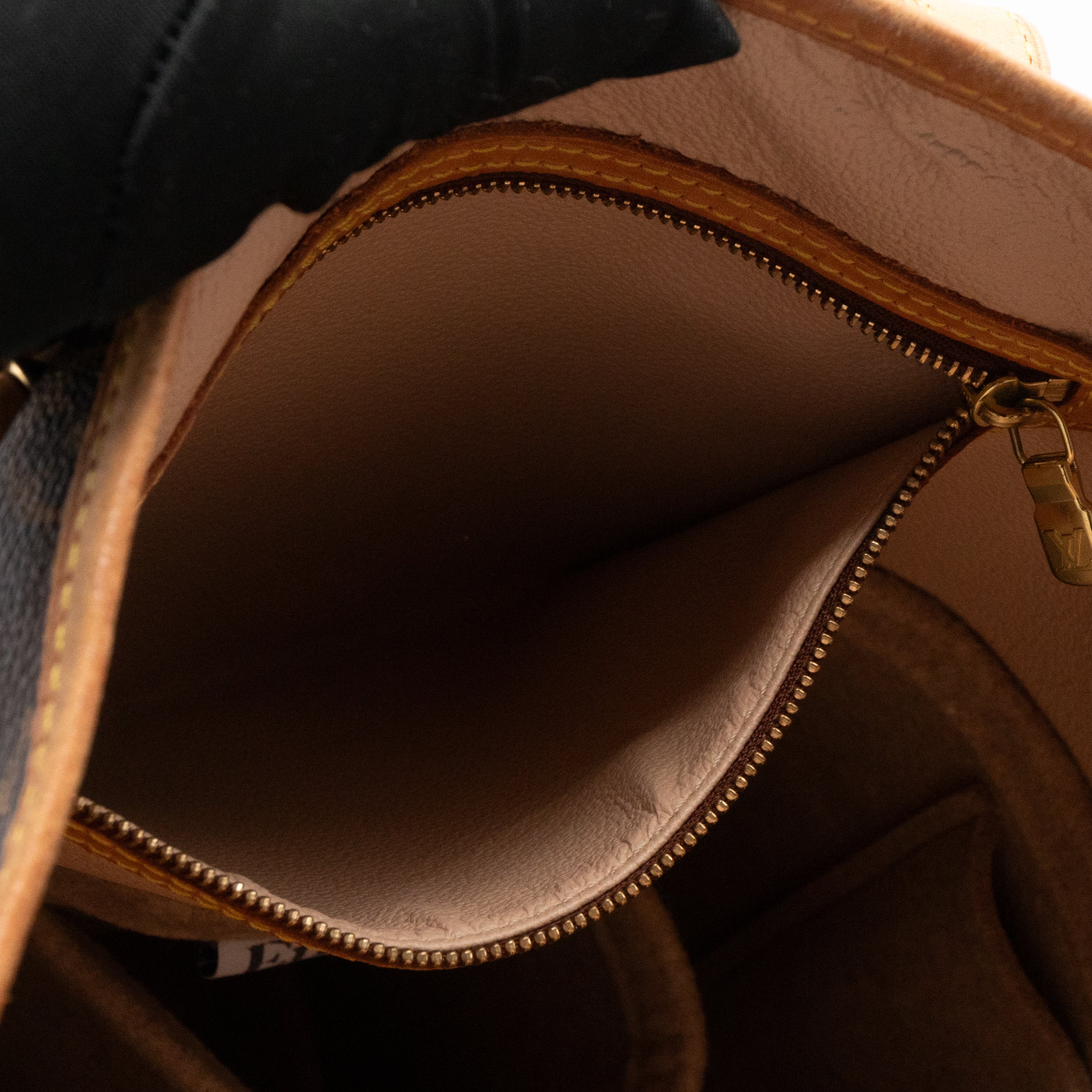 Vintage Bucket Bag GM Monogram with Pochette