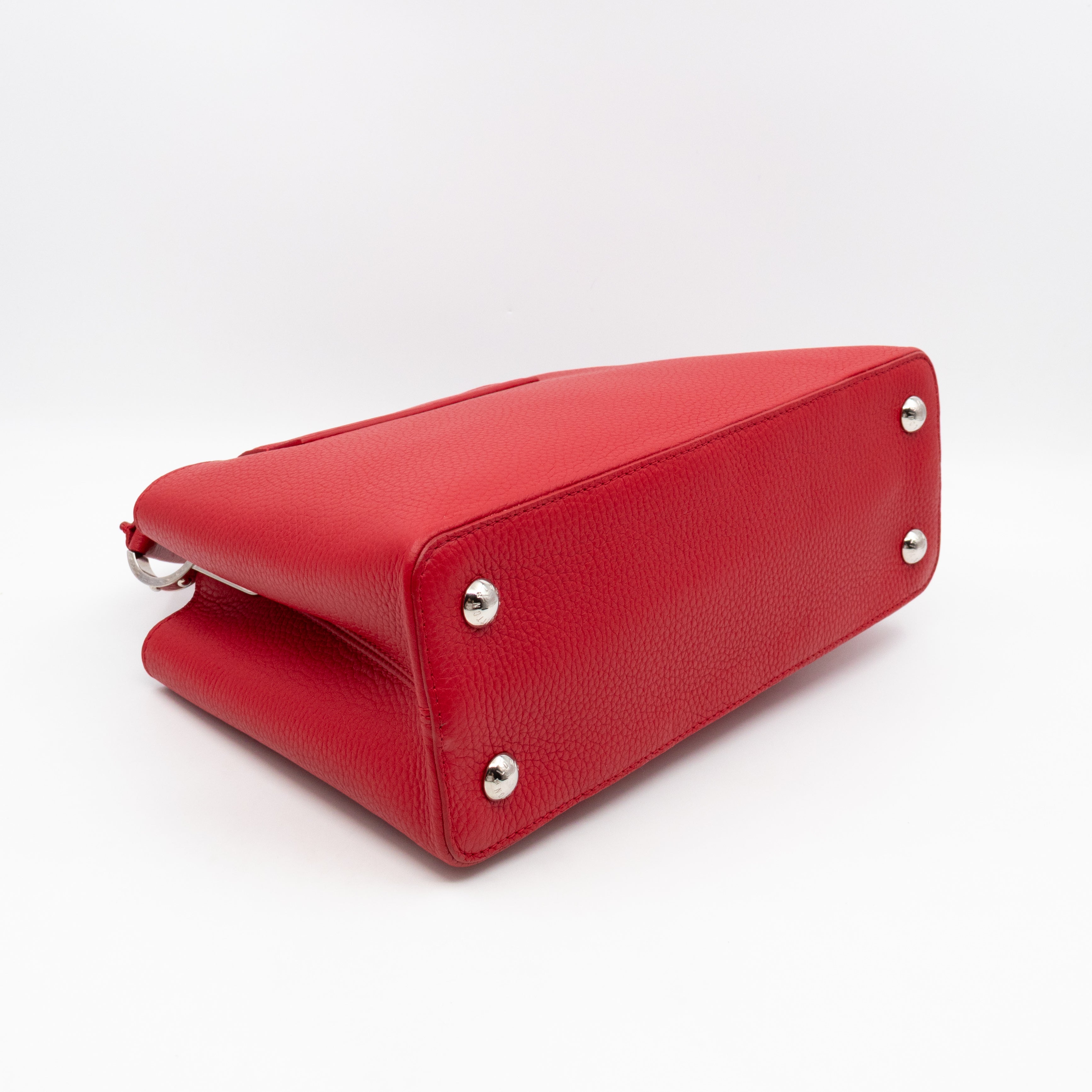 Capucines MM Red Taurillon Leather