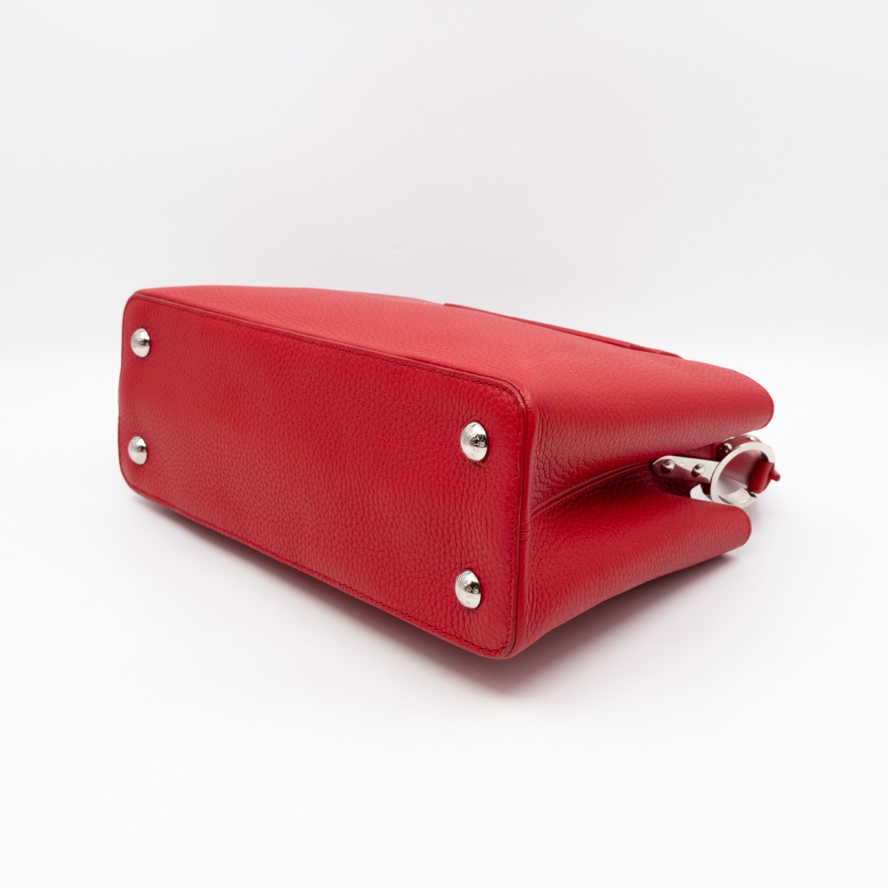 Capucines MM Red Taurillon Leather