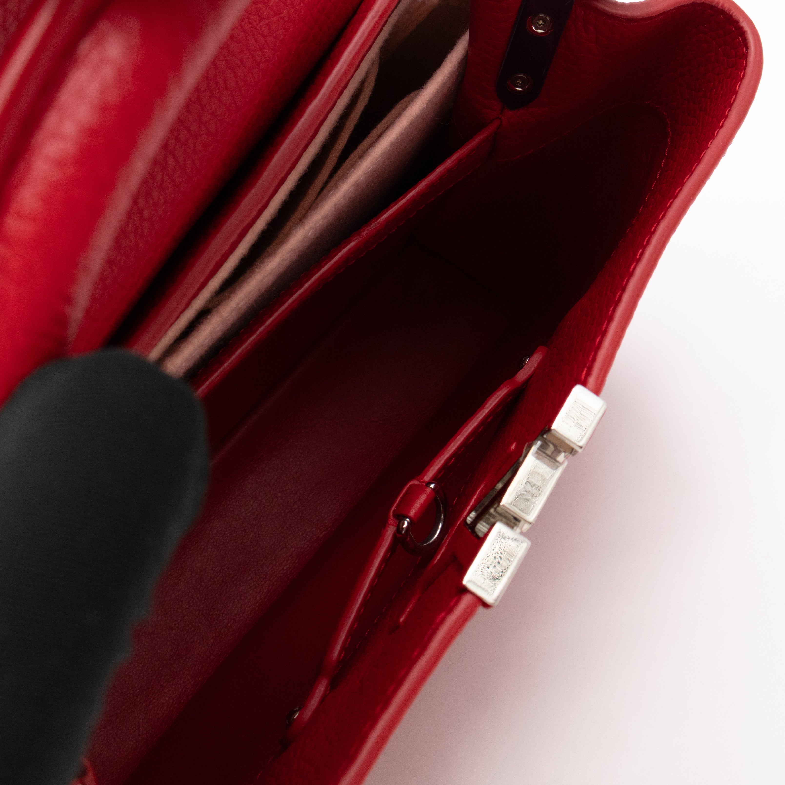 Capucines MM Red Taurillon Leather
