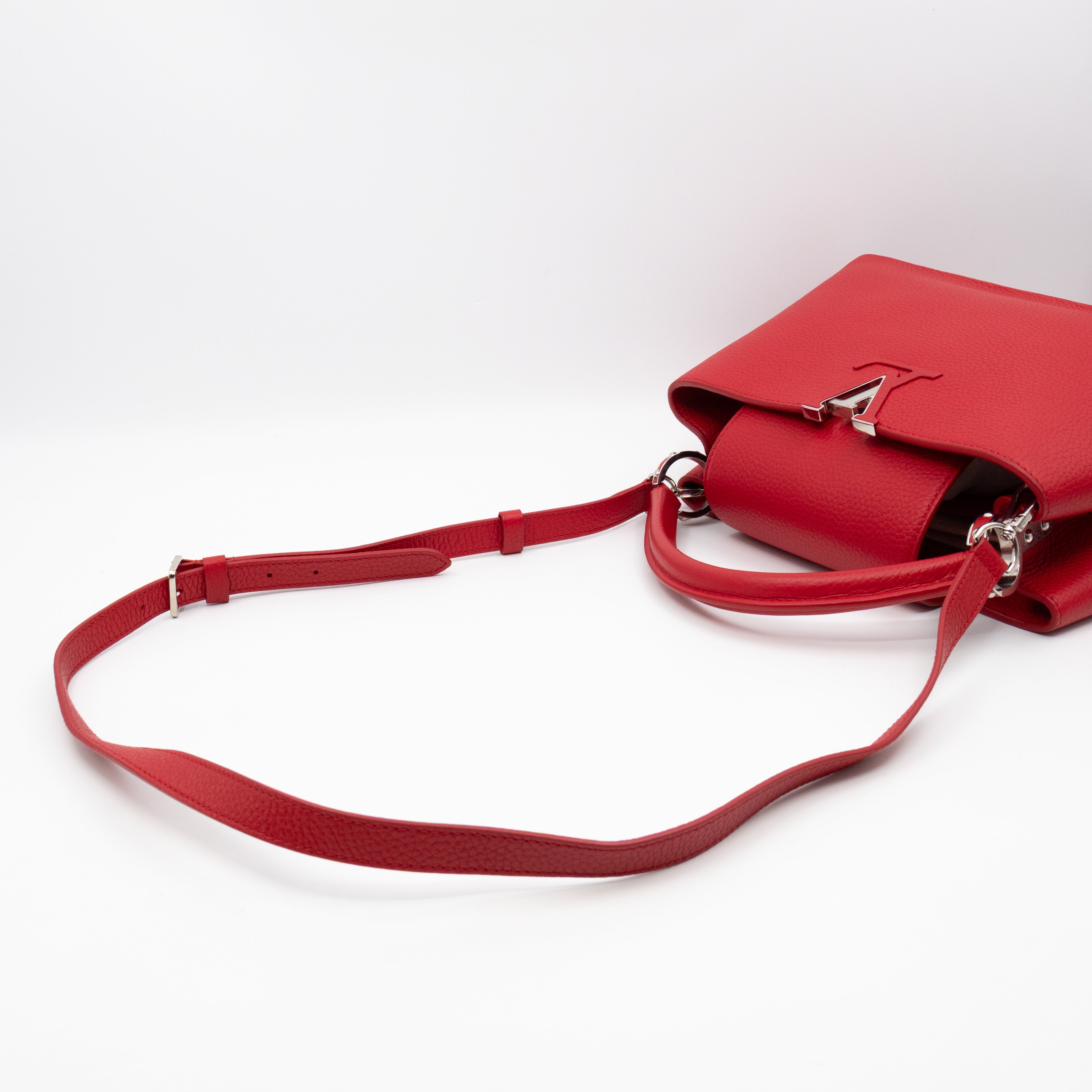 Capucines MM Red Taurillon Leather