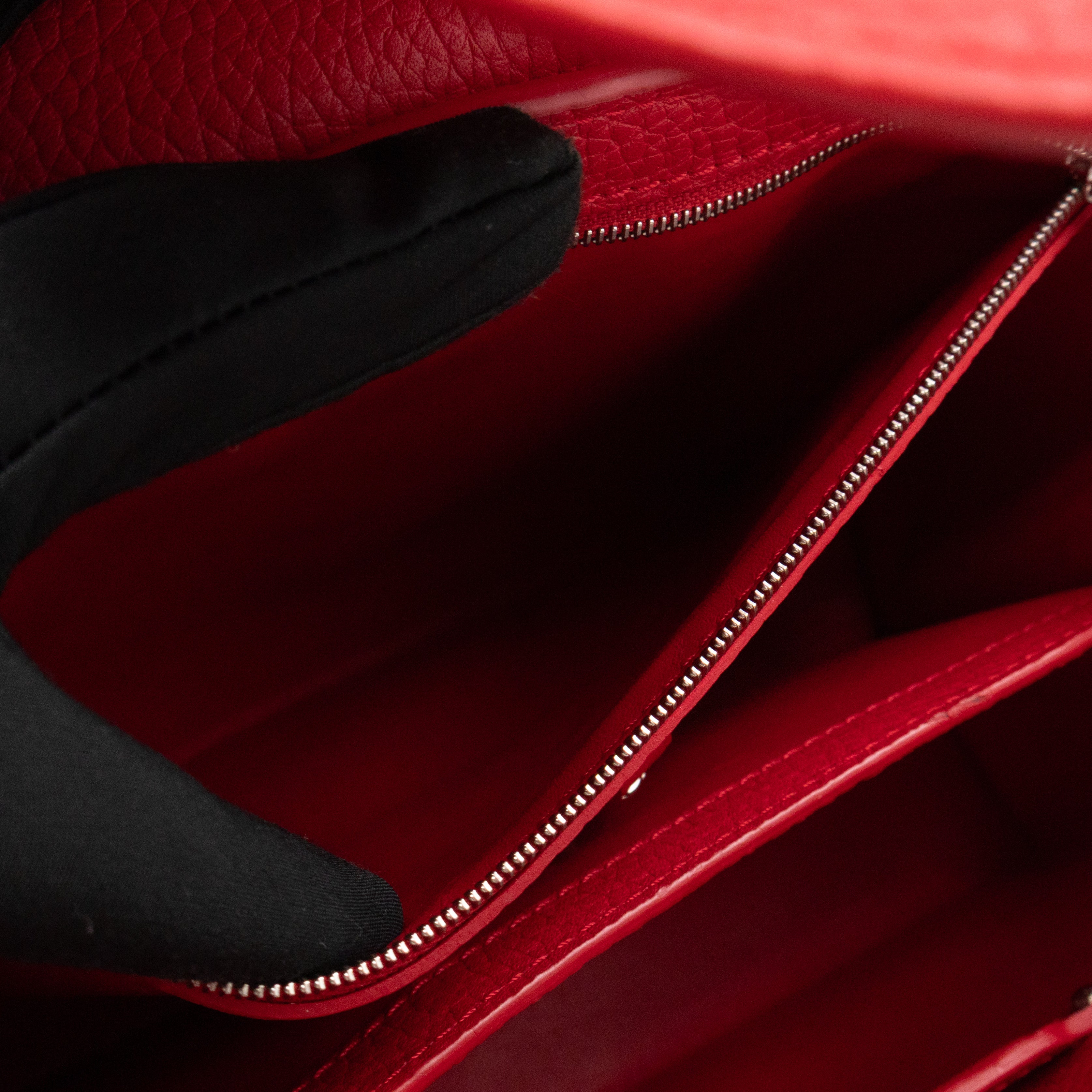 Capucines MM Red Taurillon Leather