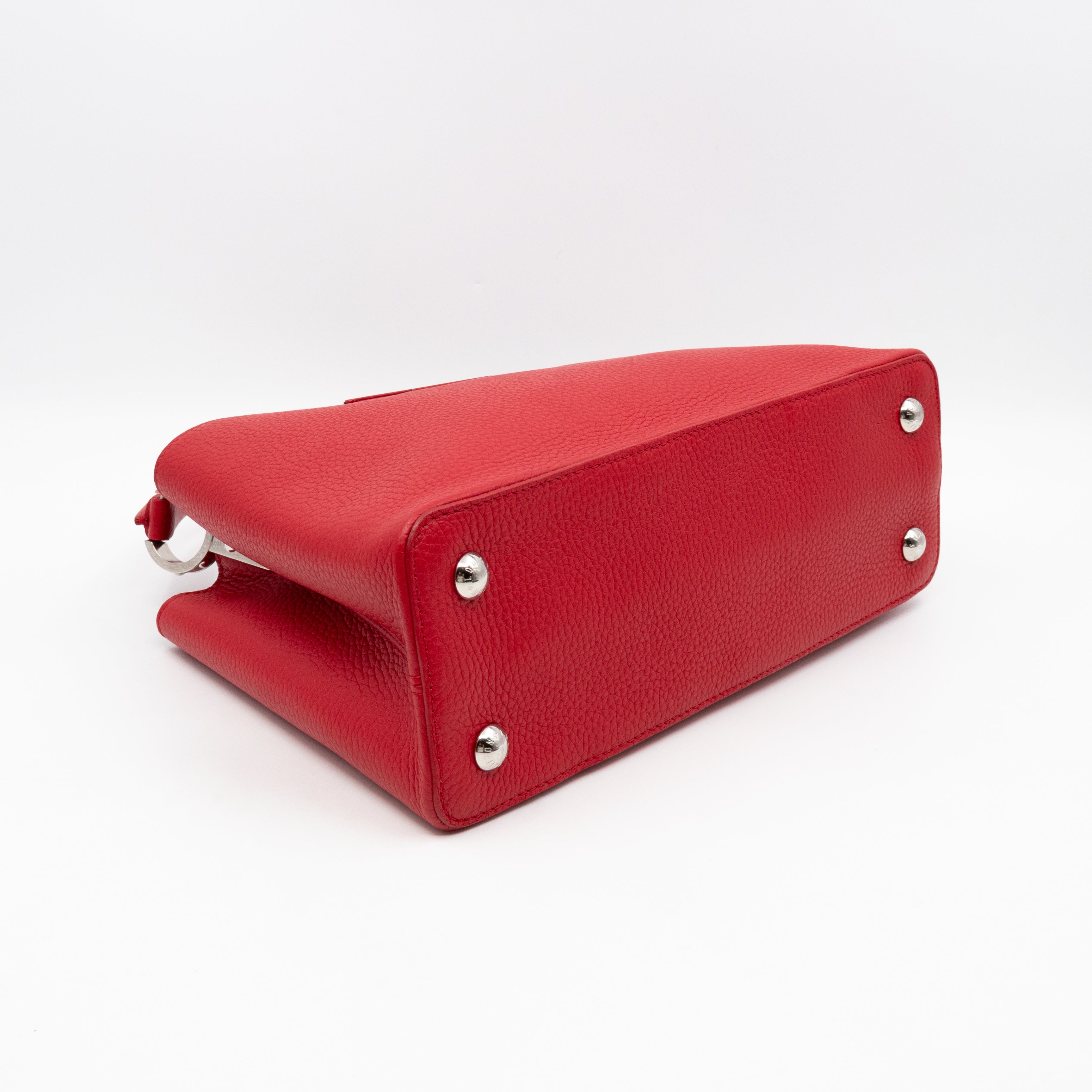 Capucines MM Red Taurillon Leather