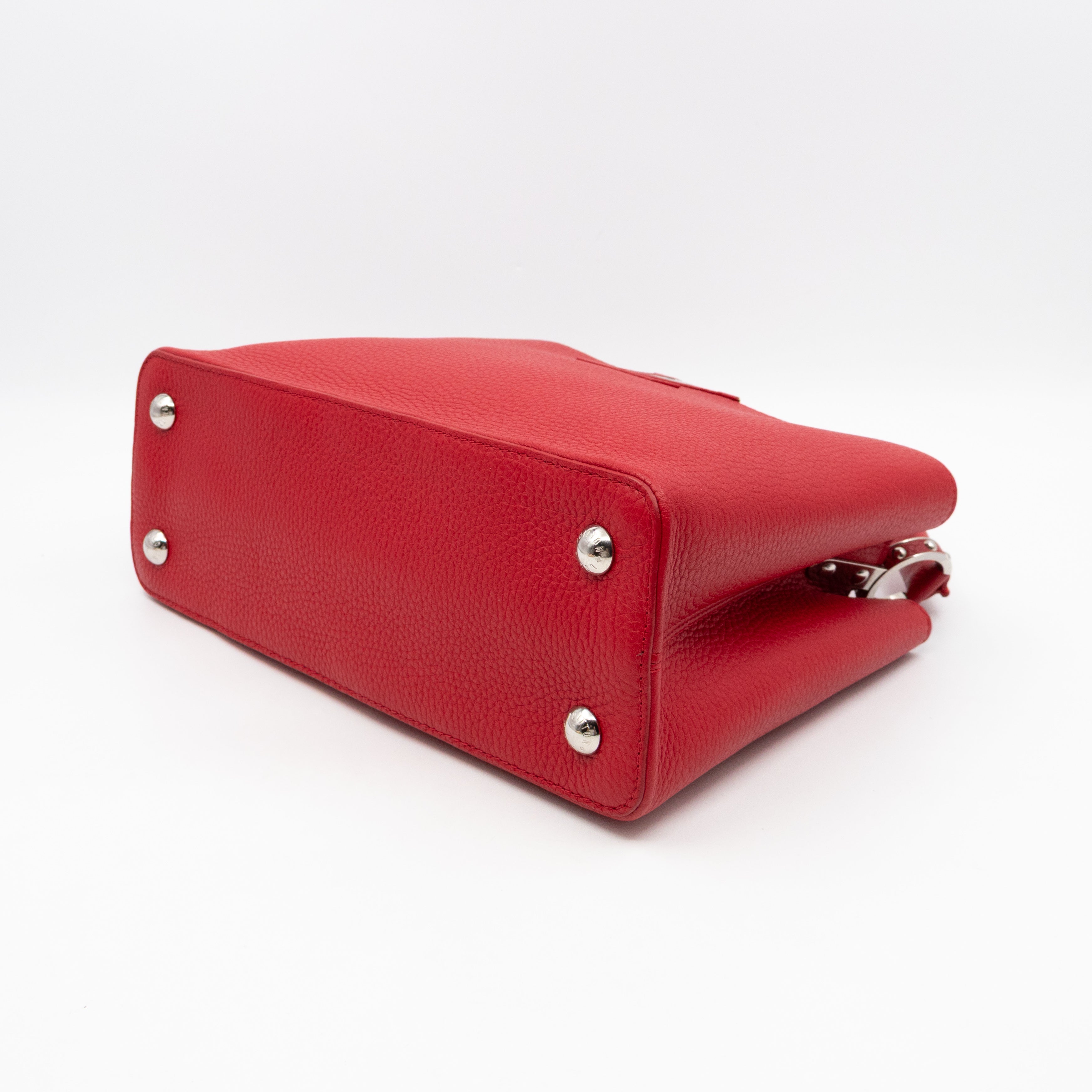 Capucines MM Red Taurillon Leather