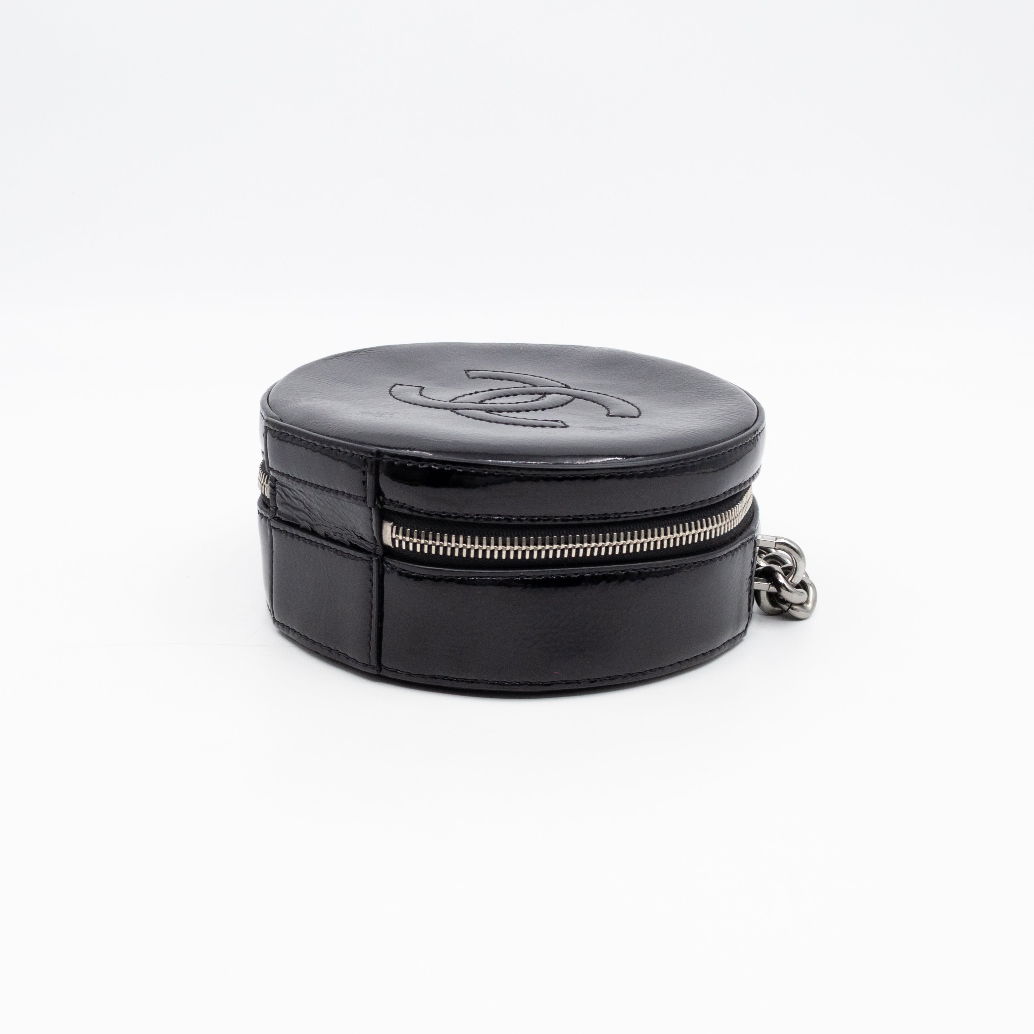 Round As Earth Bag Black Patent Leather Silver