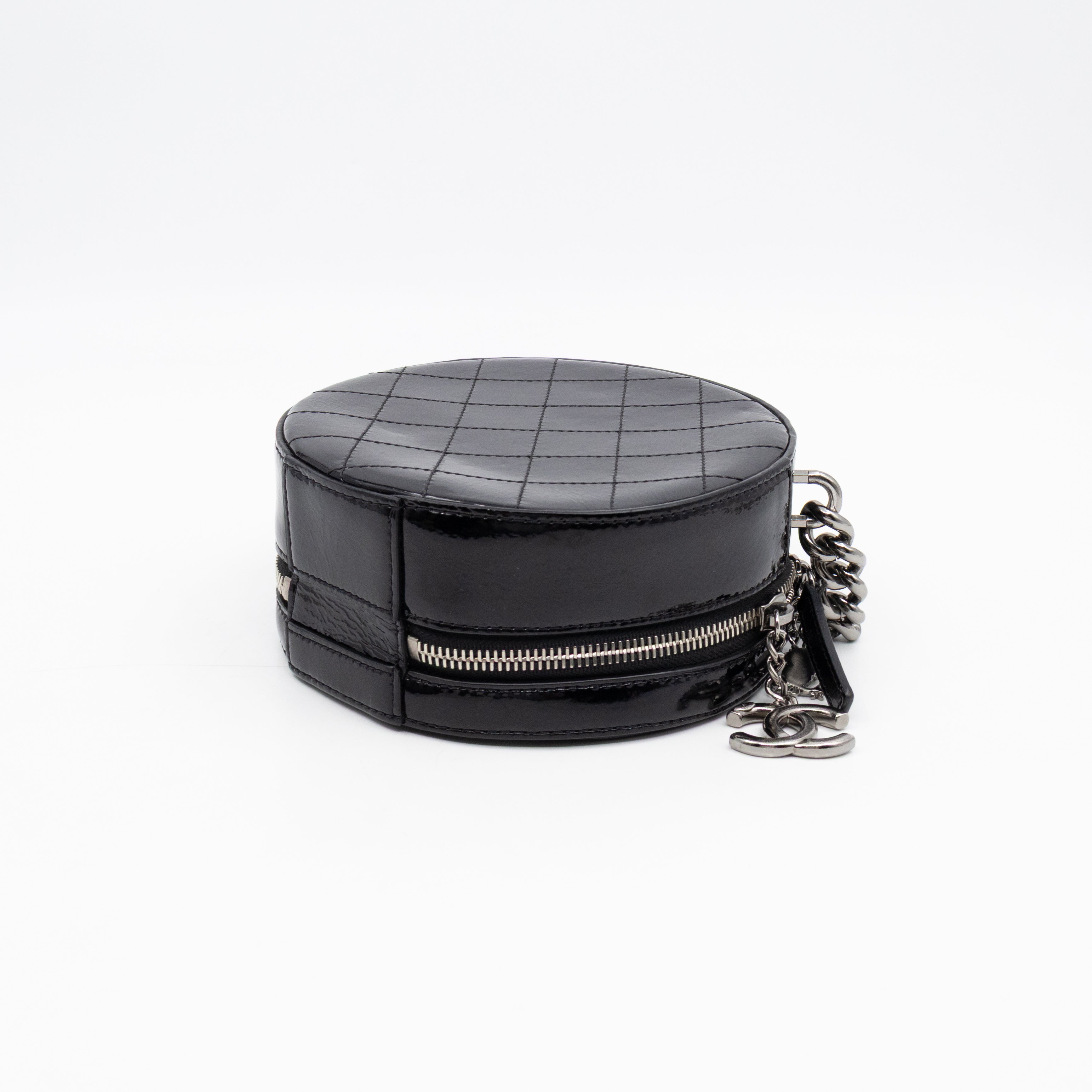 Round As Earth Bag Black Patent Leather Silver