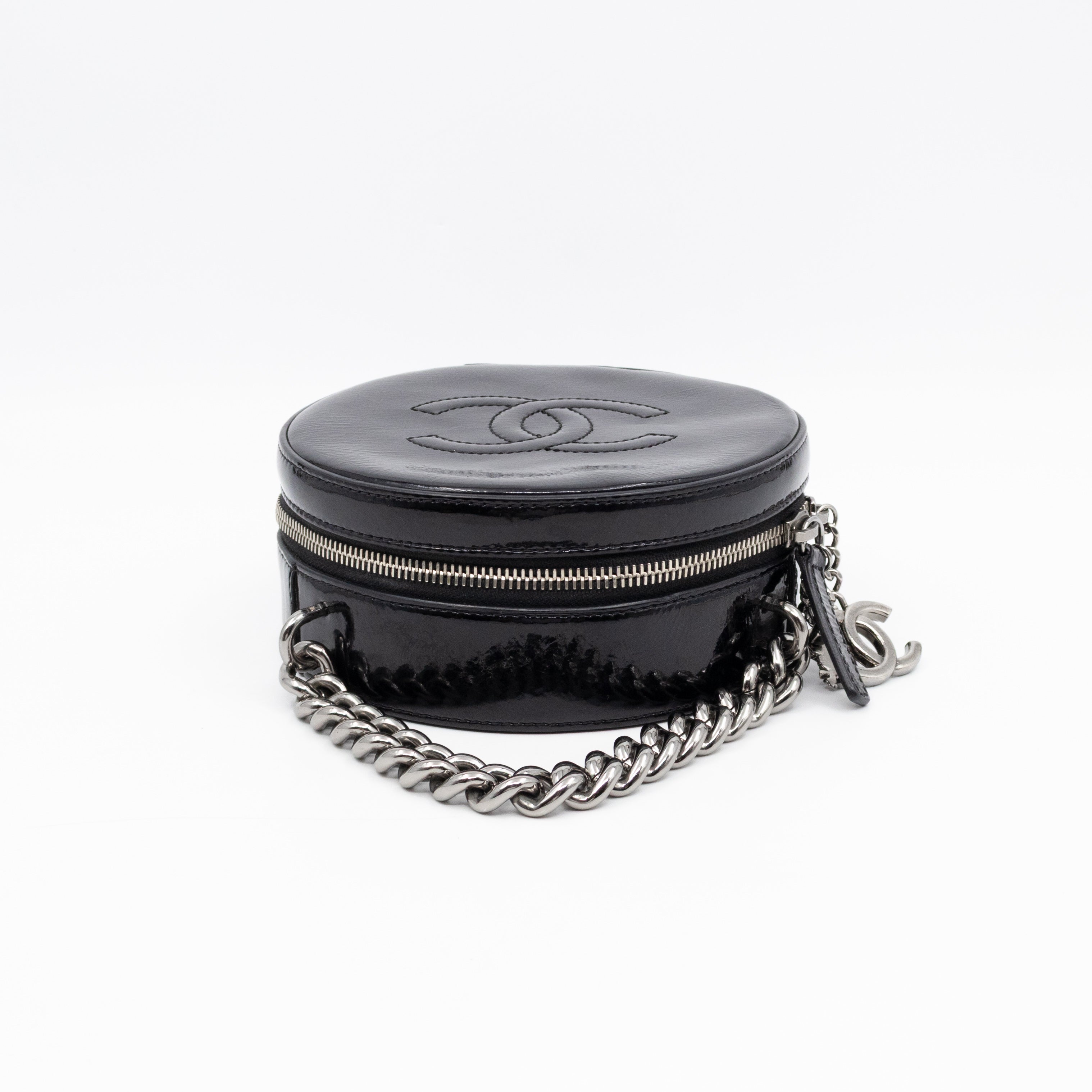 Round As Earth Bag Black Patent Leather Silver