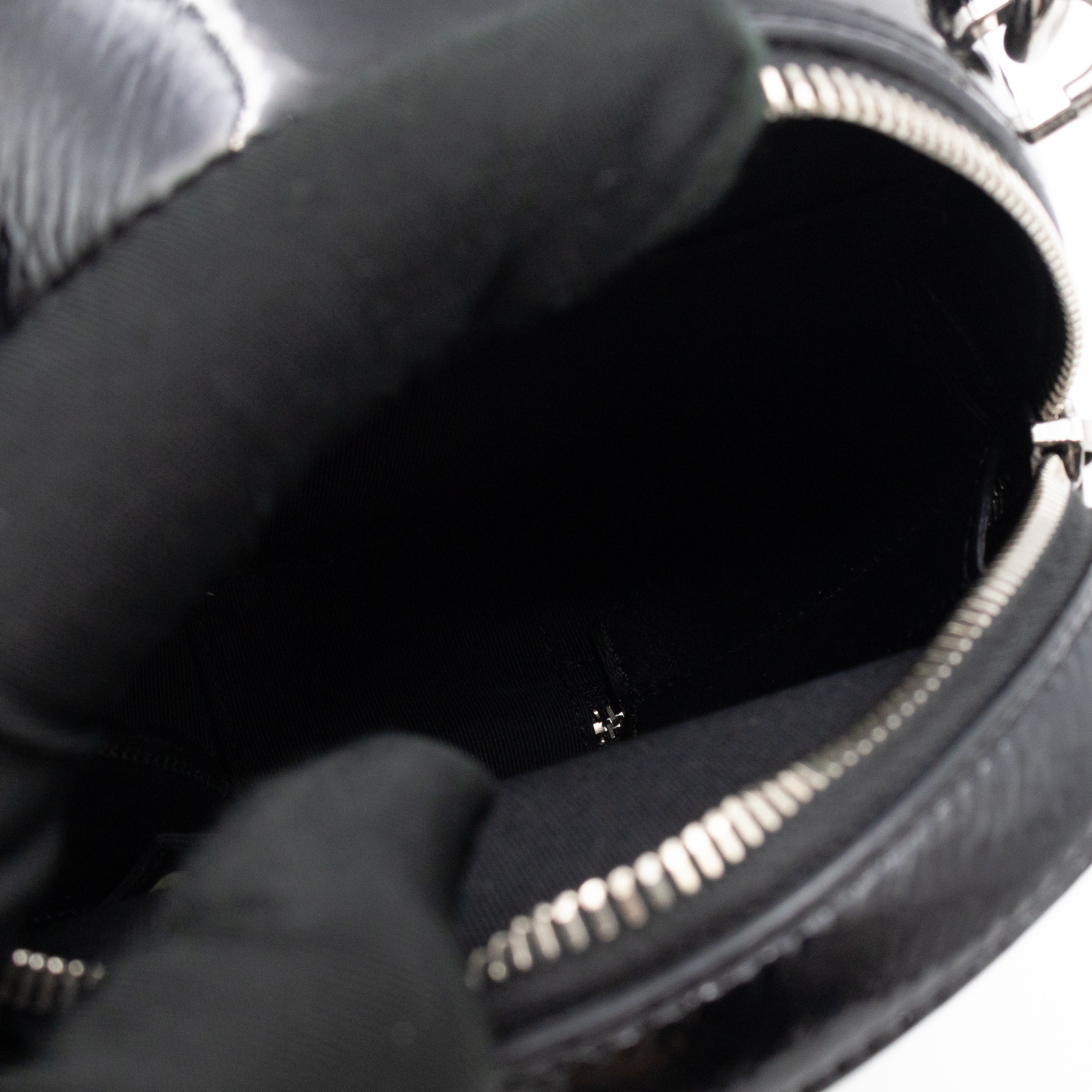 Round As Earth Bag Black Patent Leather Silver