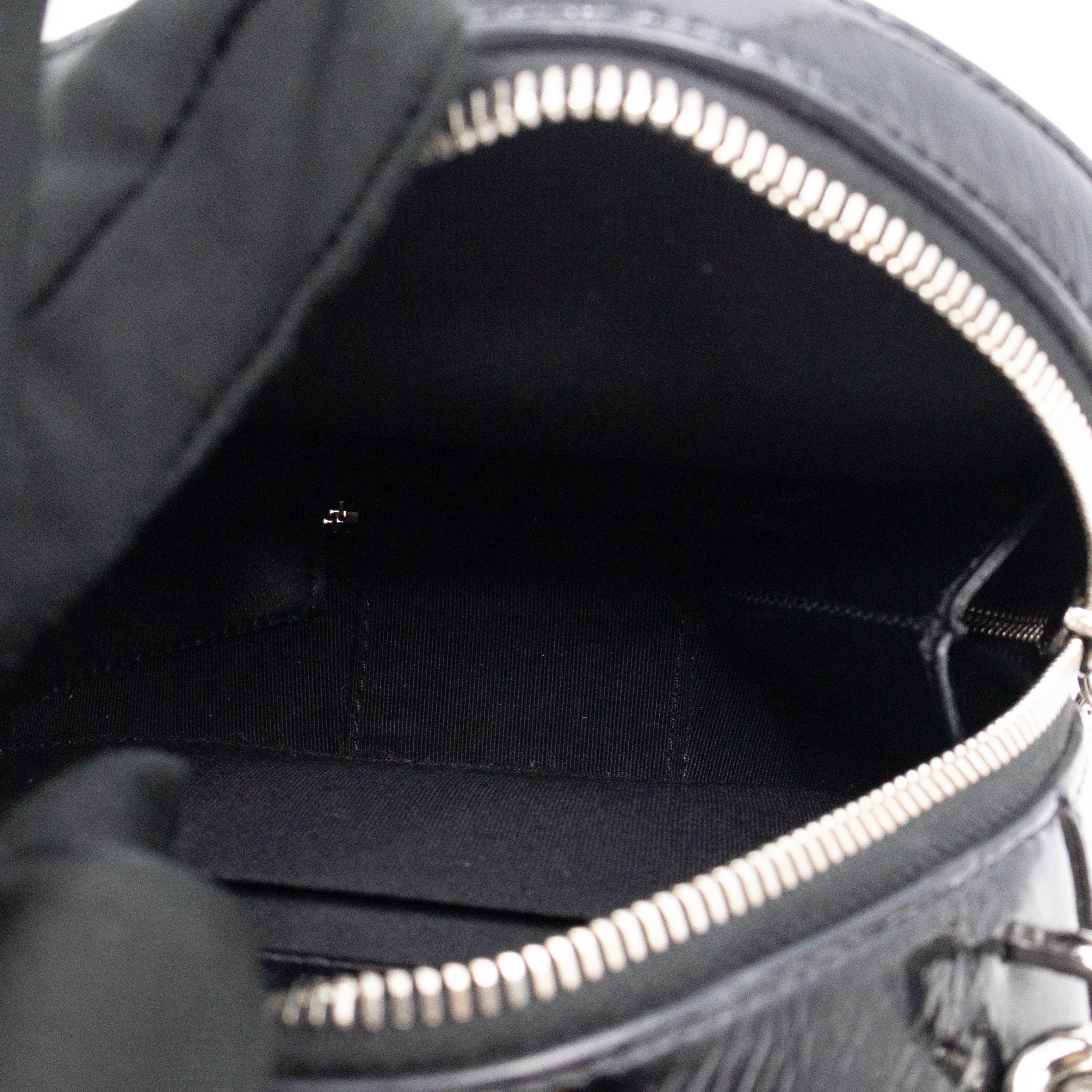 Round As Earth Bag Black Patent Leather Silver