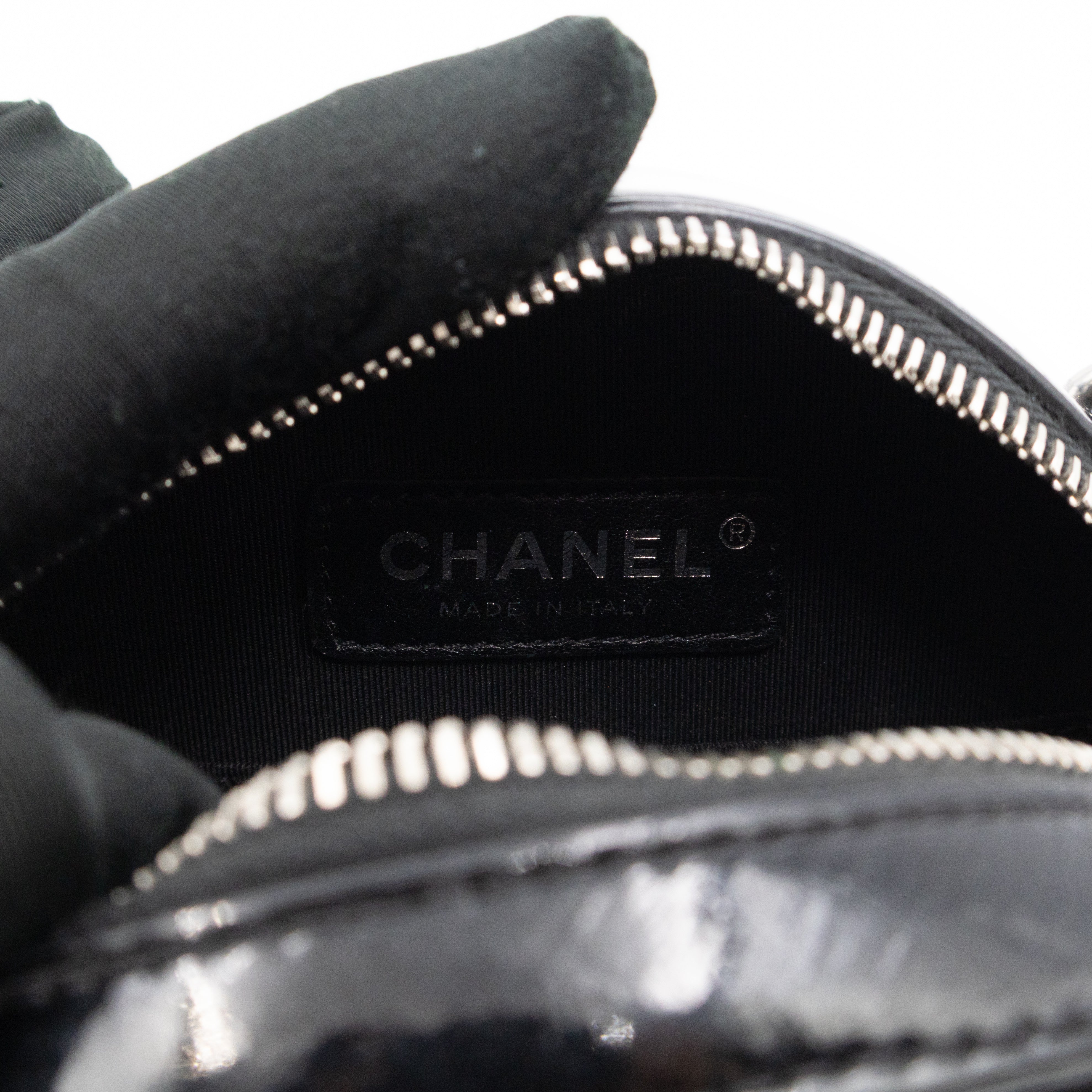 Round As Earth Bag Black Patent Leather Silver