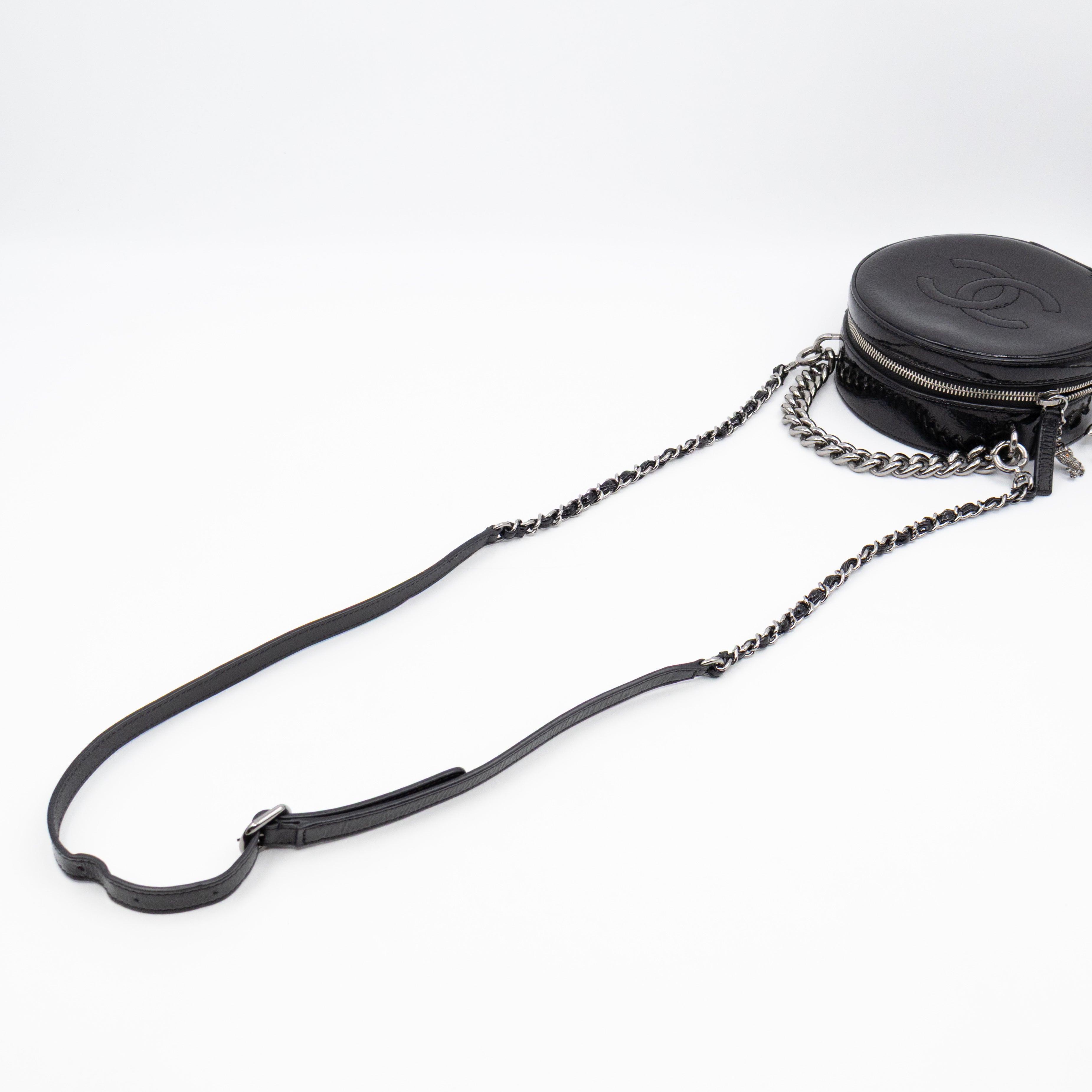 Round As Earth Bag Black Patent Leather Silver