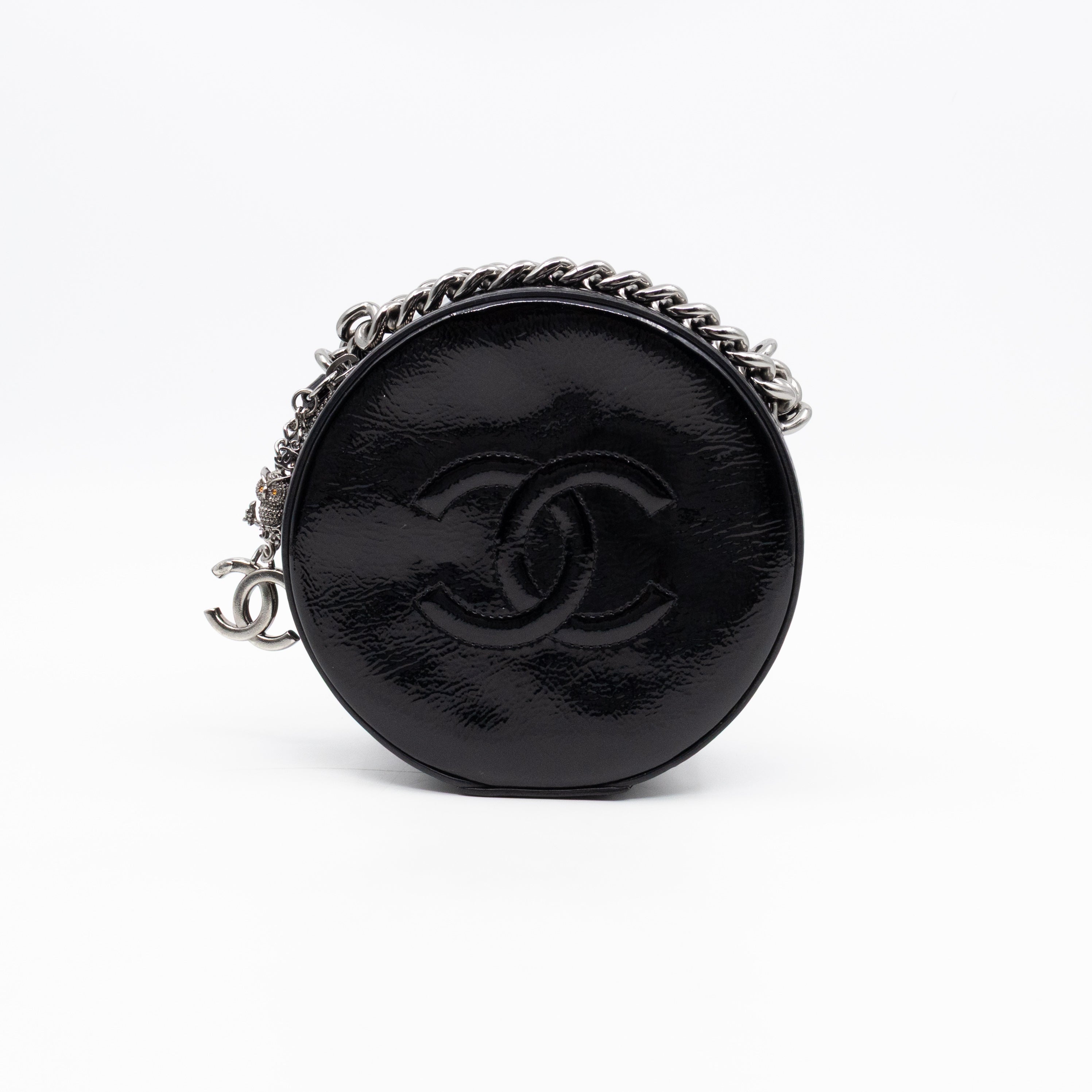 Round As Earth Bag Black Patent Leather Silver