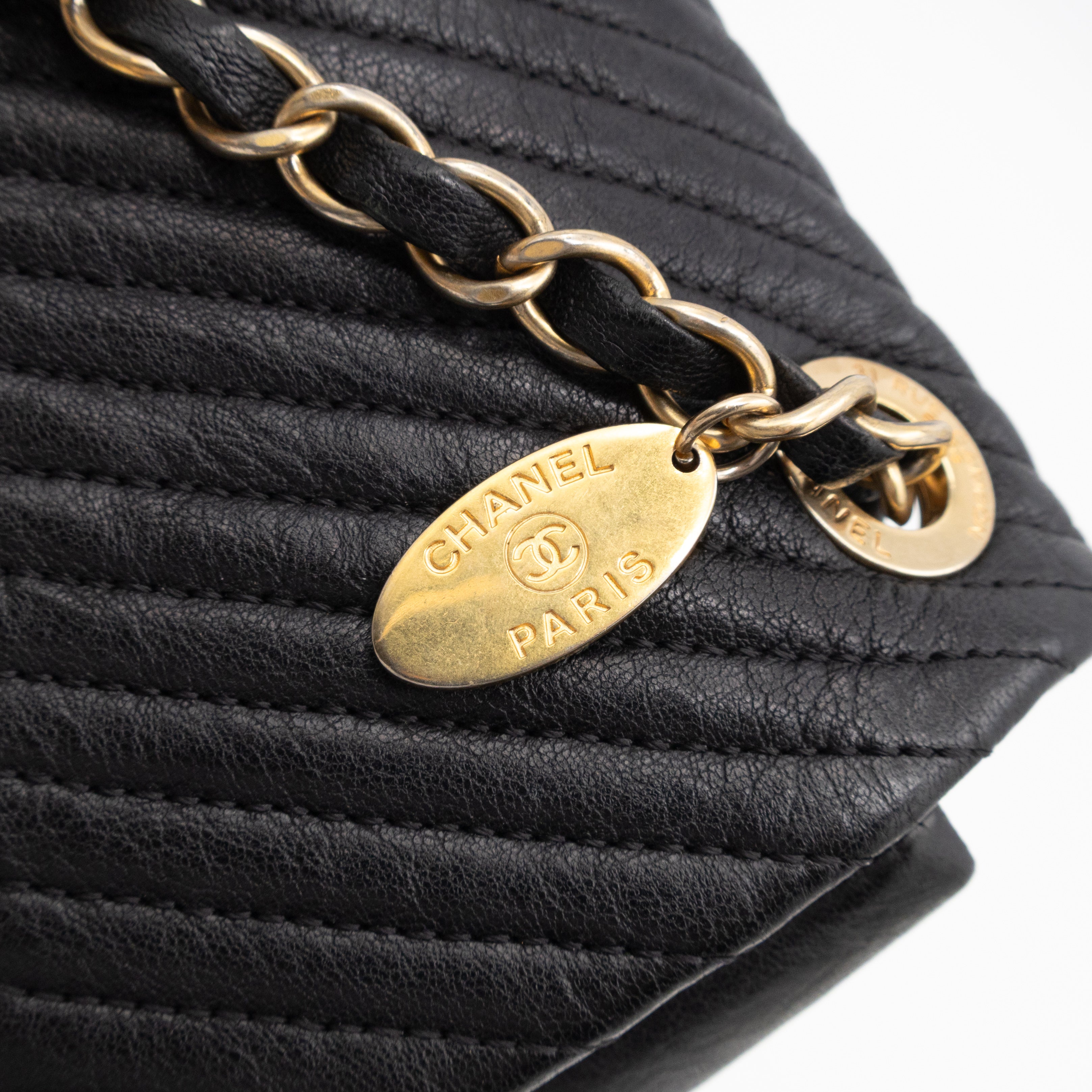 Medallion Charm Flap Bag Medium Black Chevron Leather