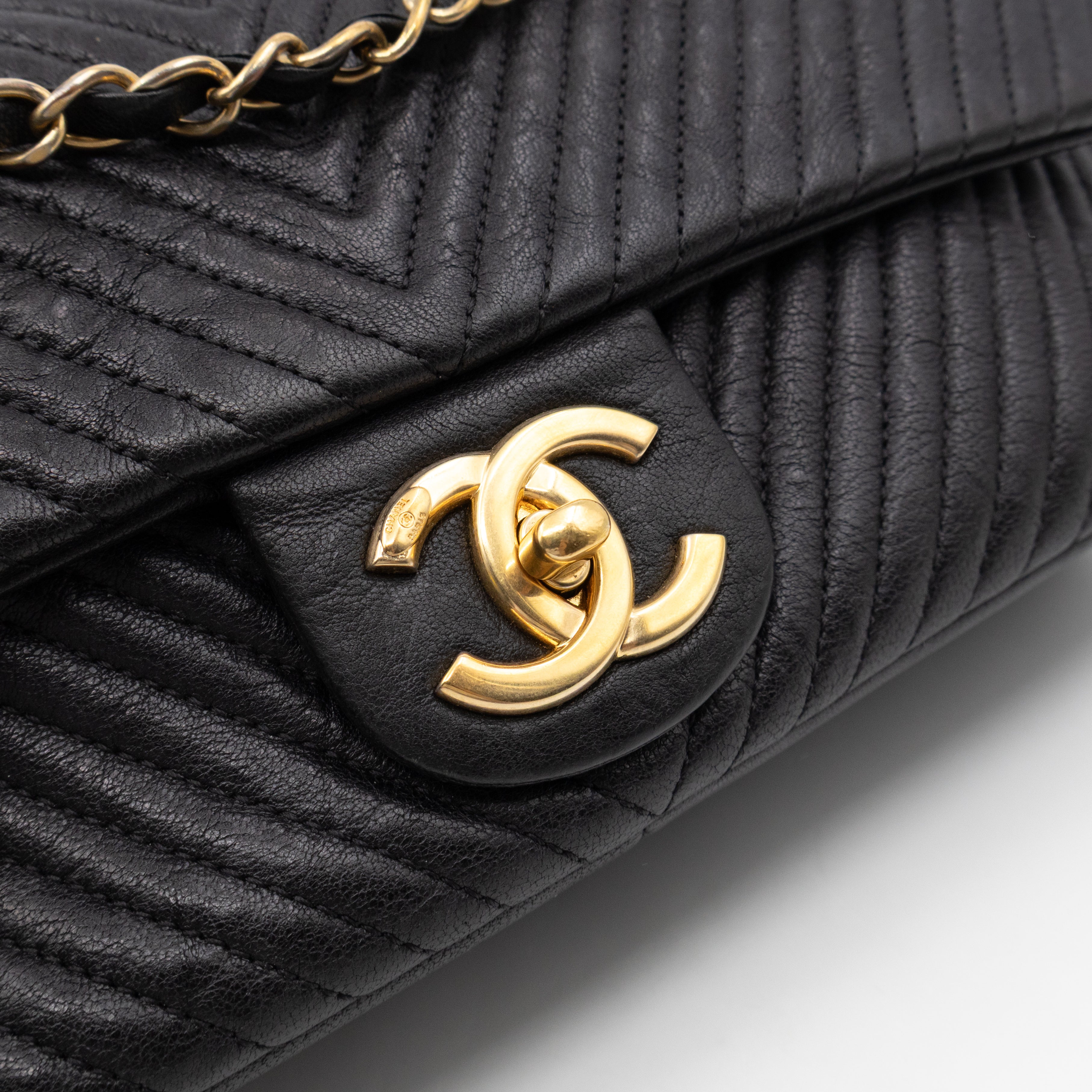 Medallion Charm Flap Bag Medium Black Chevron Leather