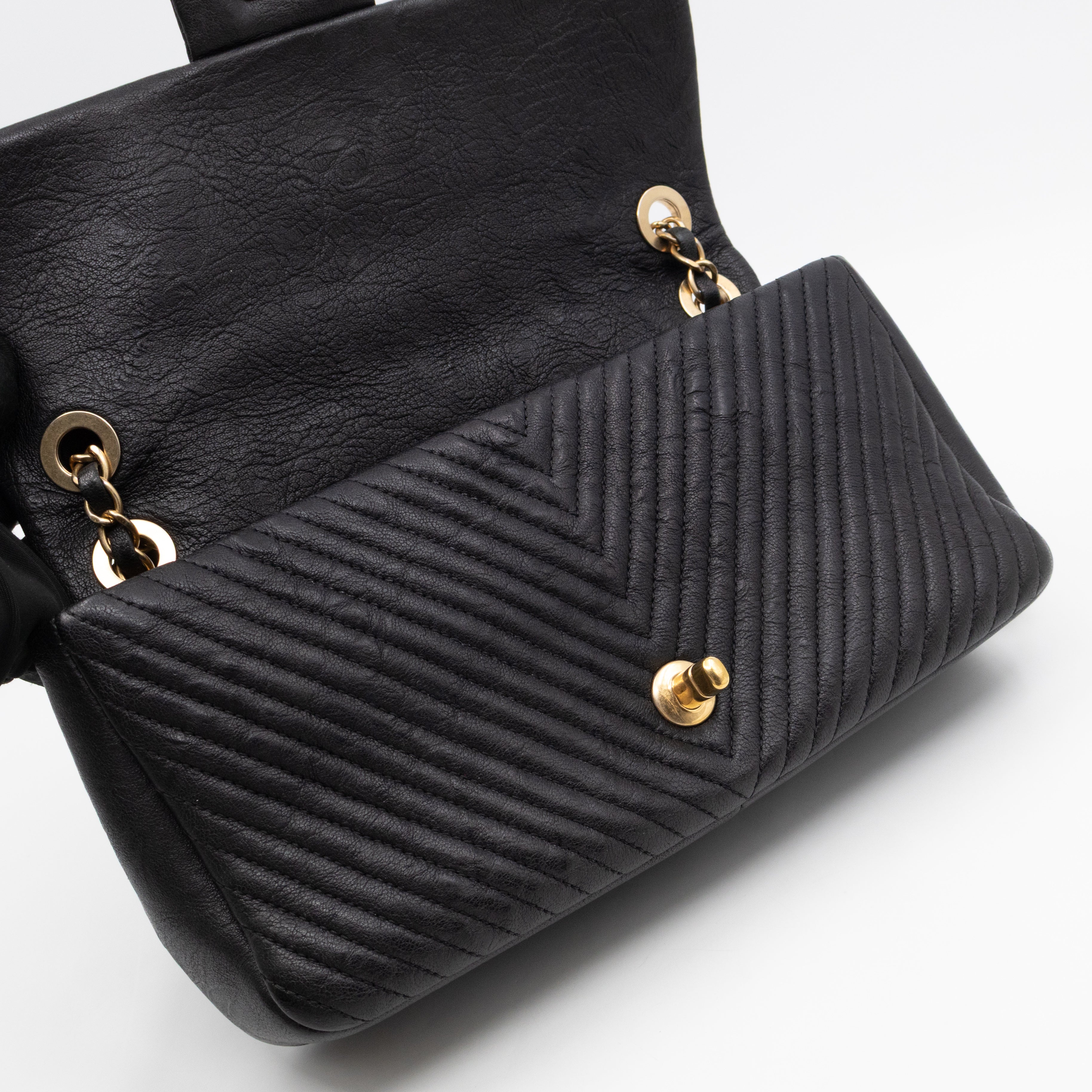 Medallion Charm Flap Bag Medium Black Chevron Leather