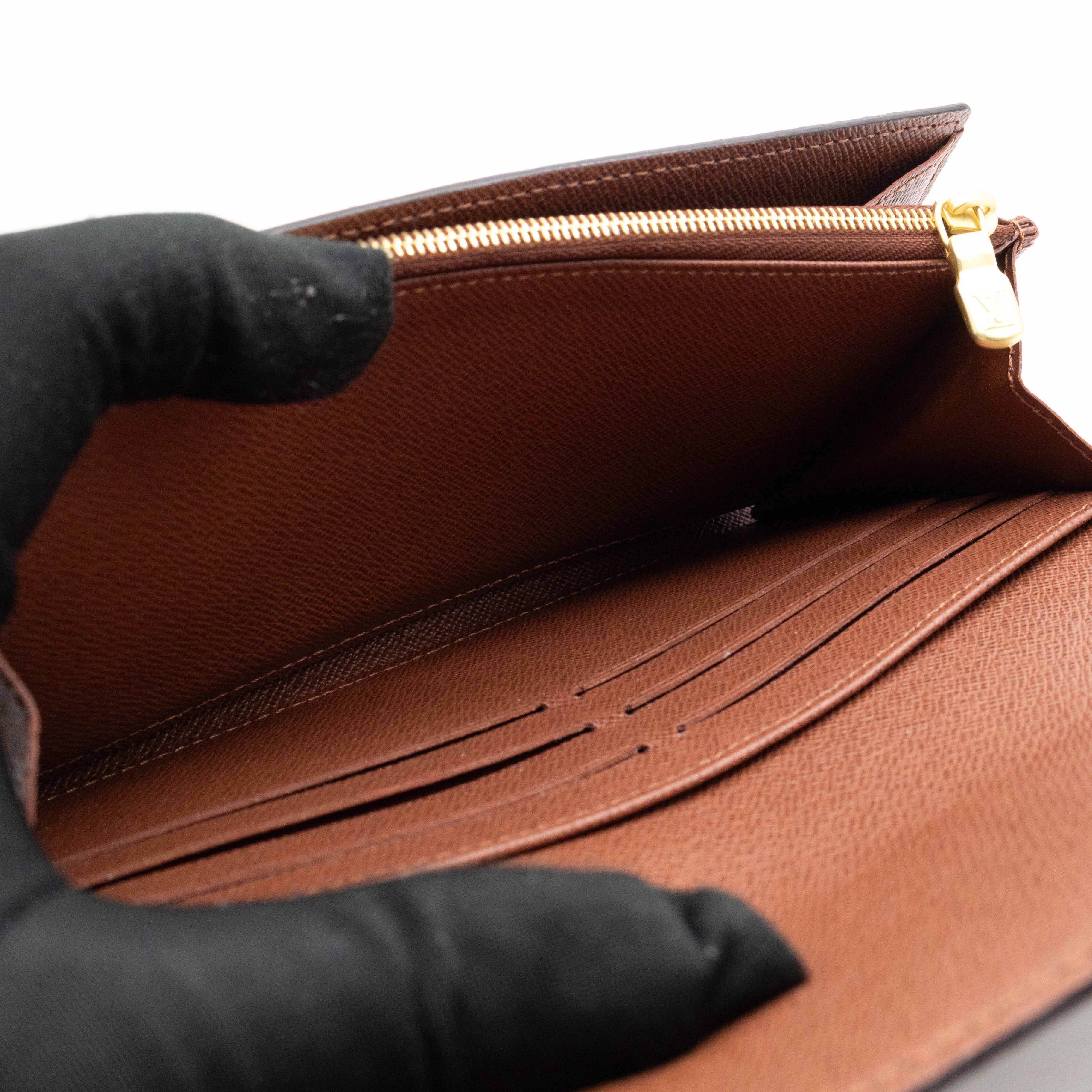 Sarah Wallet Monogram Brown