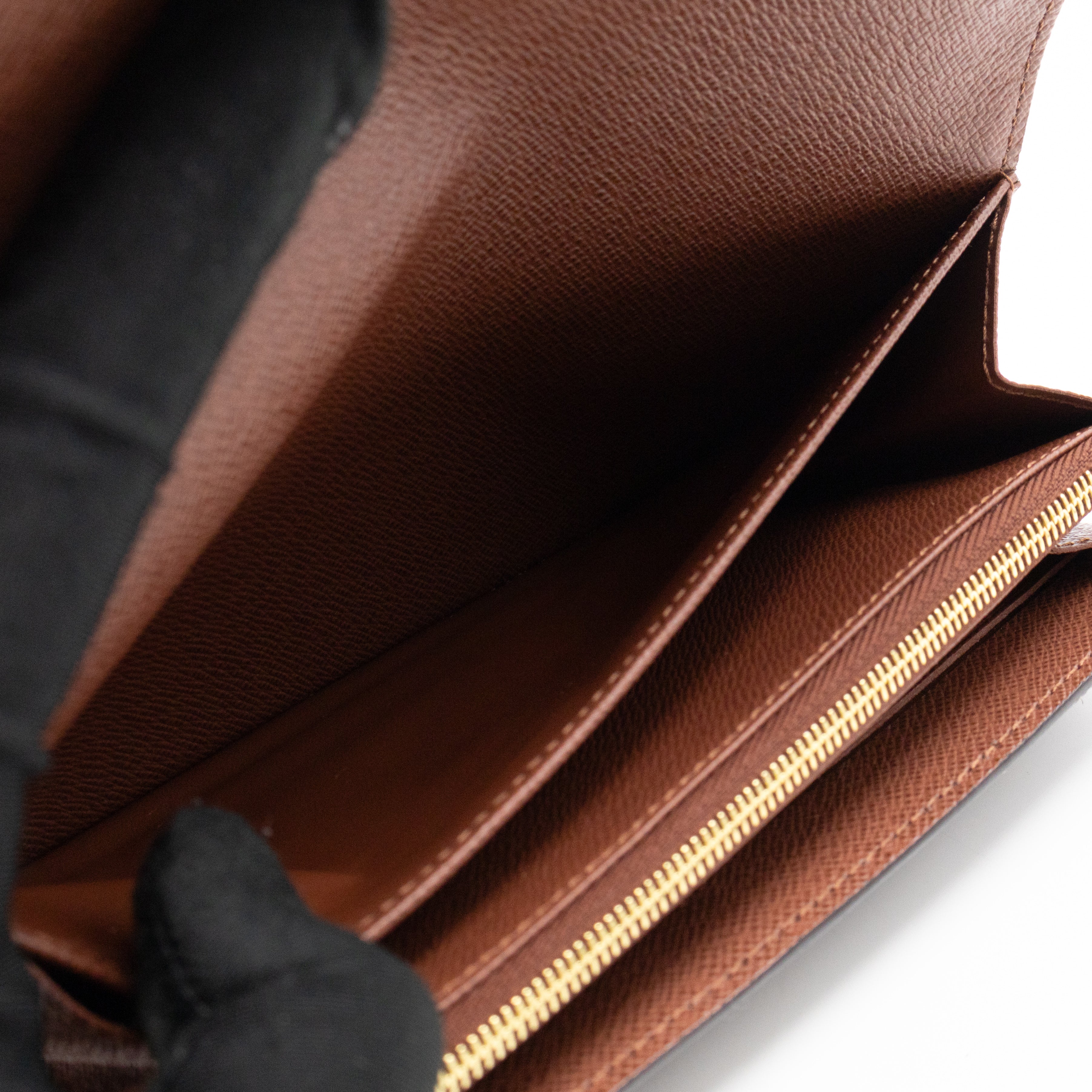 Sarah Wallet Monogram Brown