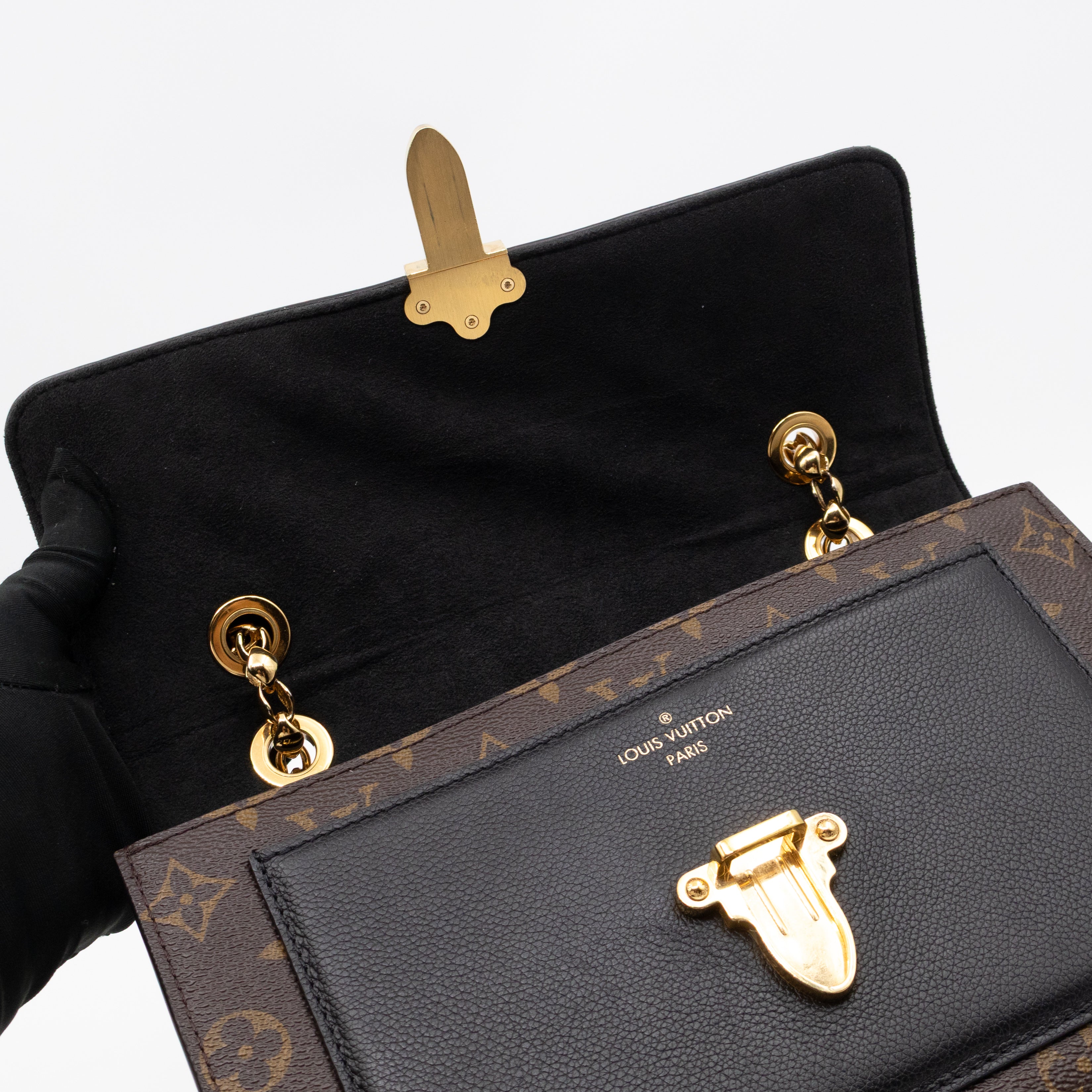 Victoire Monogram Black