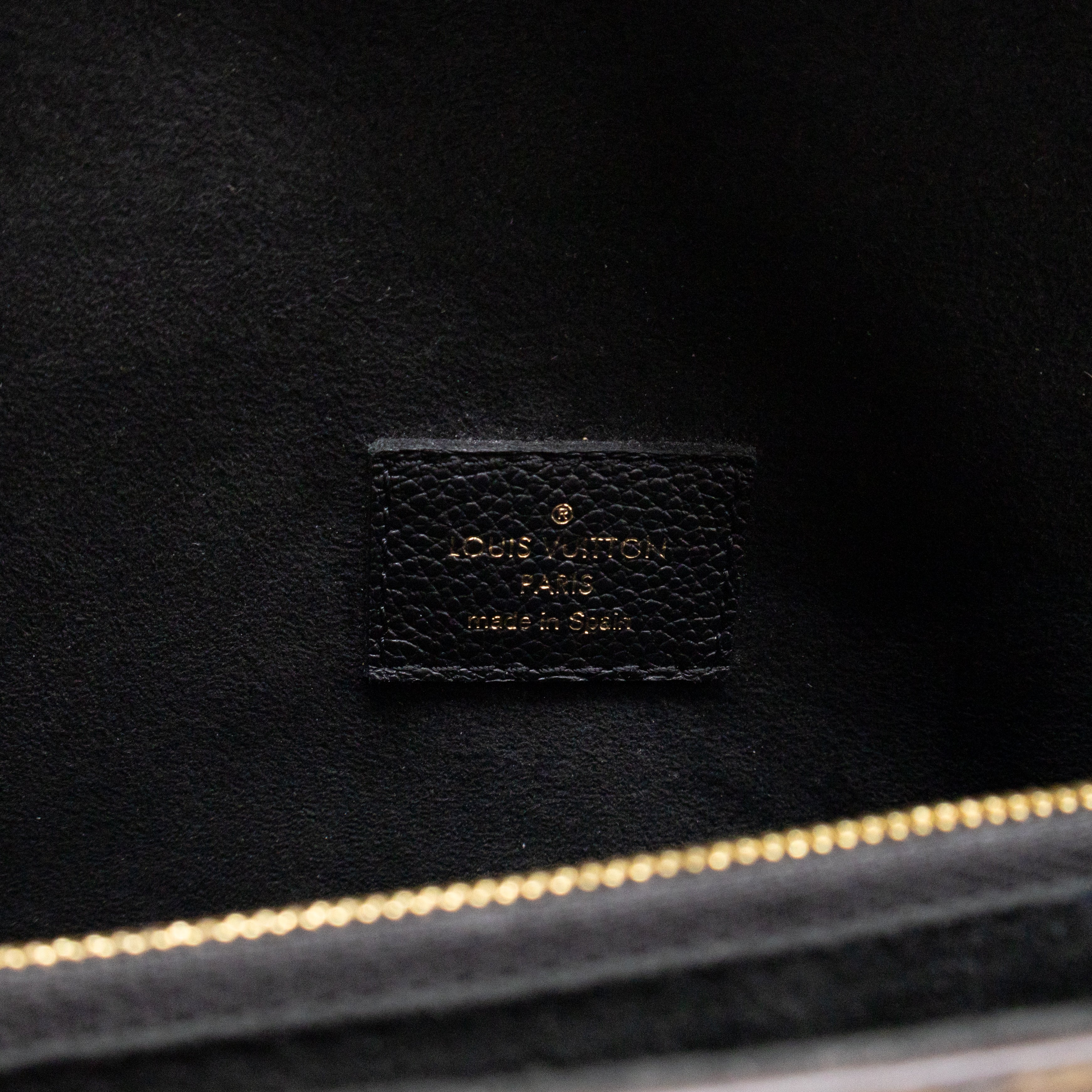 Victoire Monogram Black