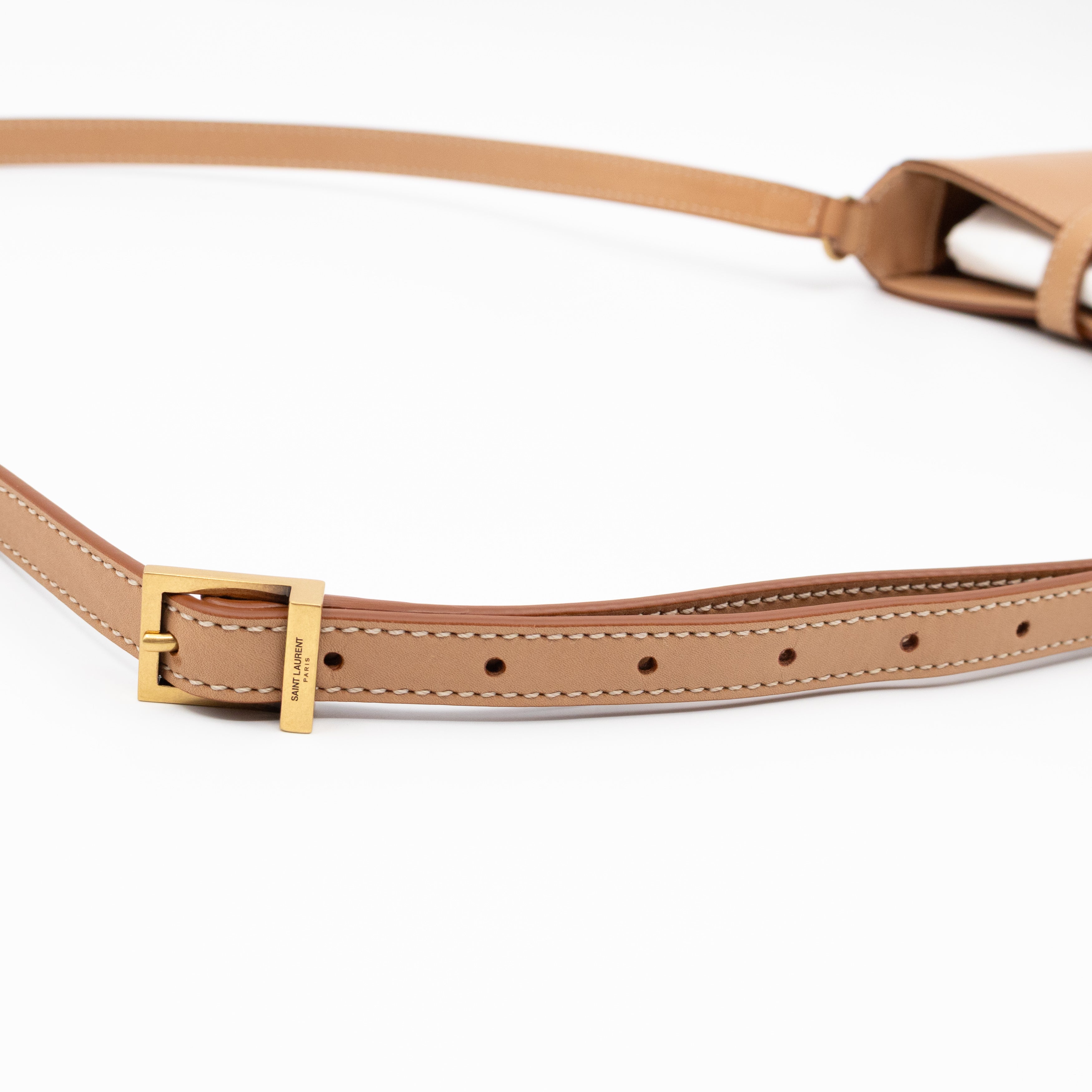 Le 5 À 7 Vertical Smooth Leather Brown