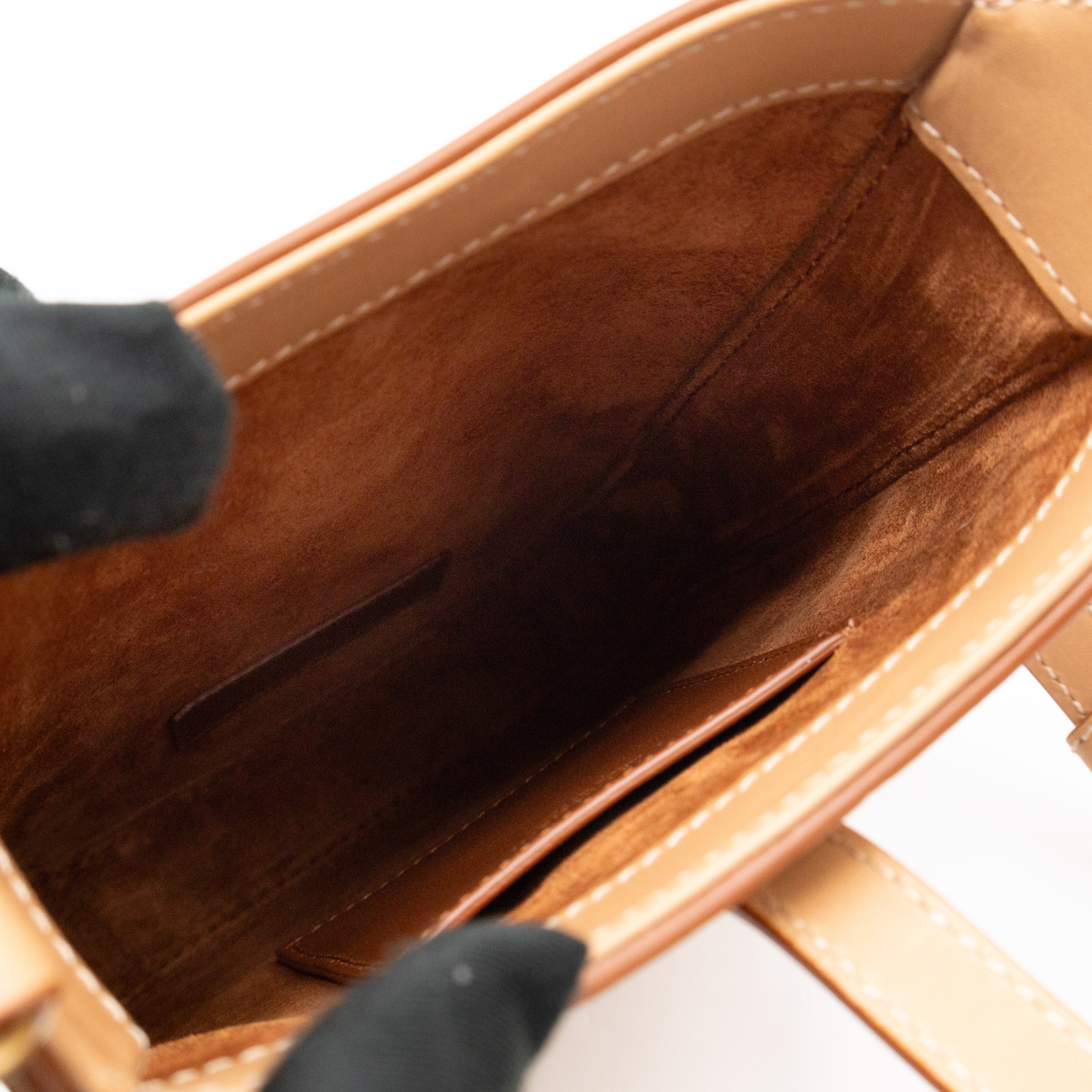 Le 5 À 7 Vertical Smooth Leather Brown