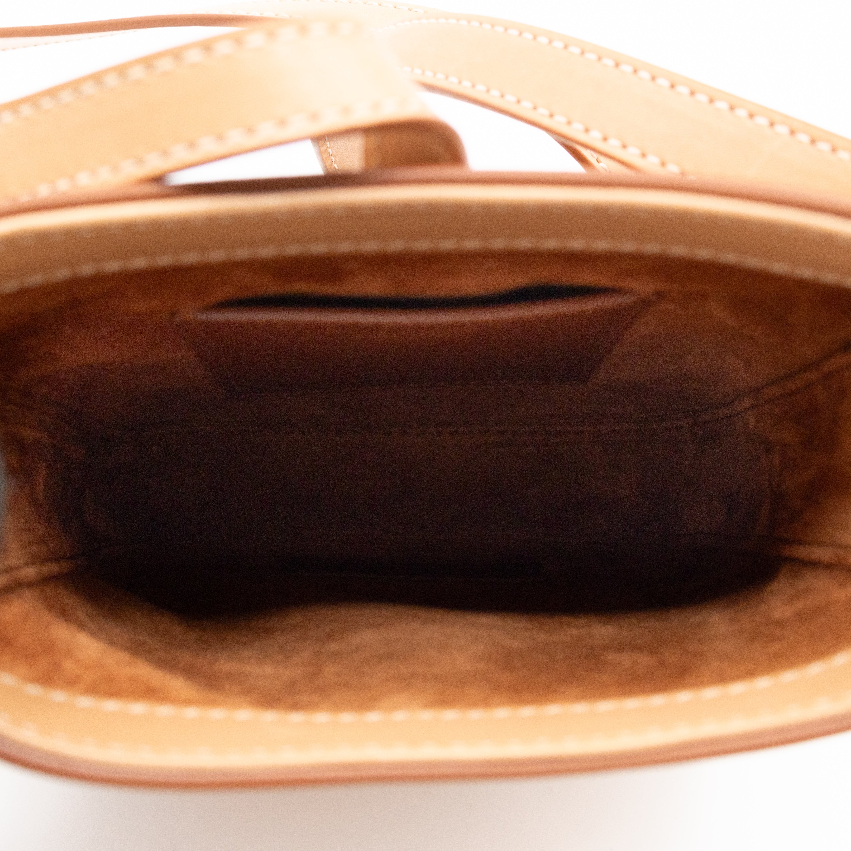 Le 5 À 7 Vertical Smooth Leather Brown