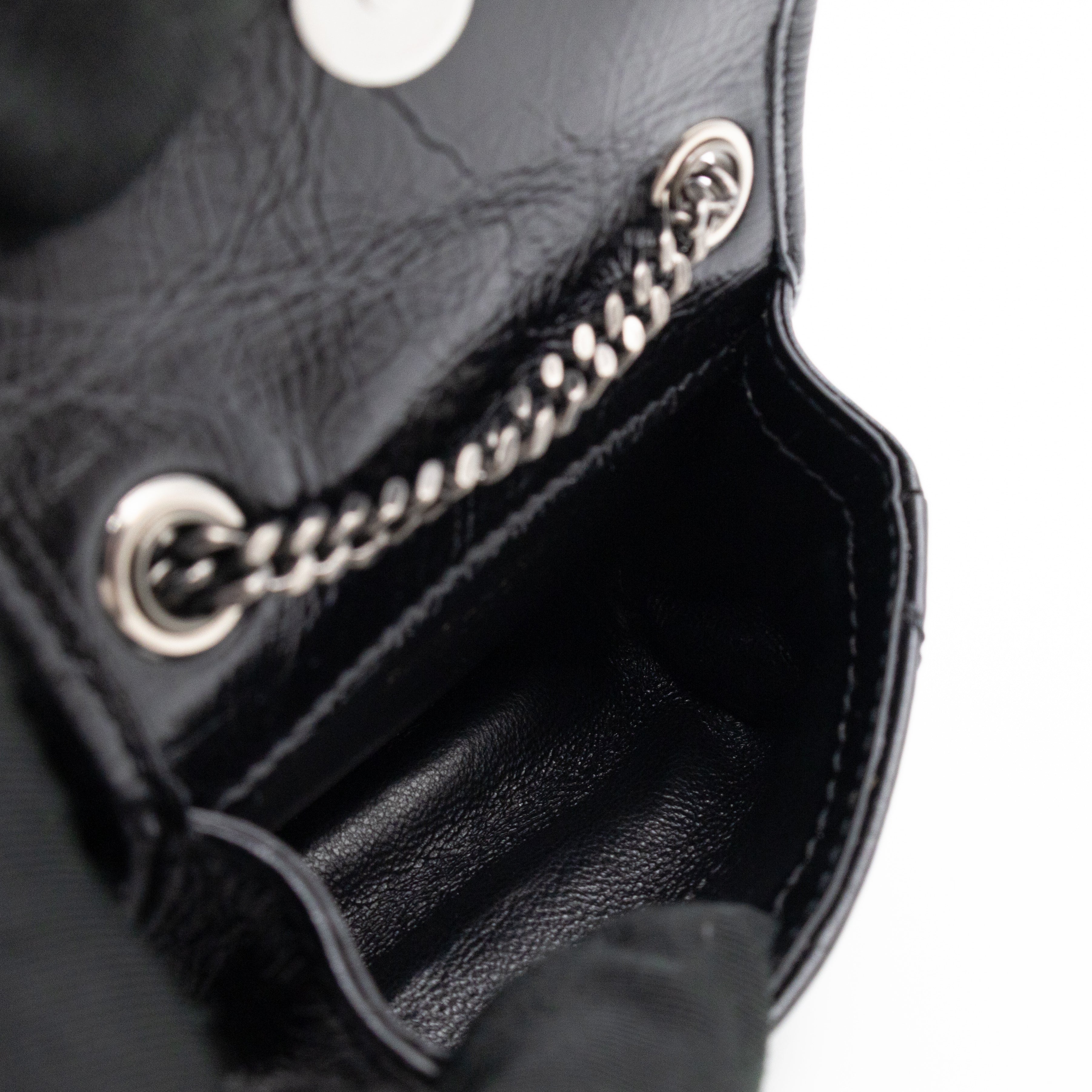 Niki Airpod Case Black Crinkled Leather