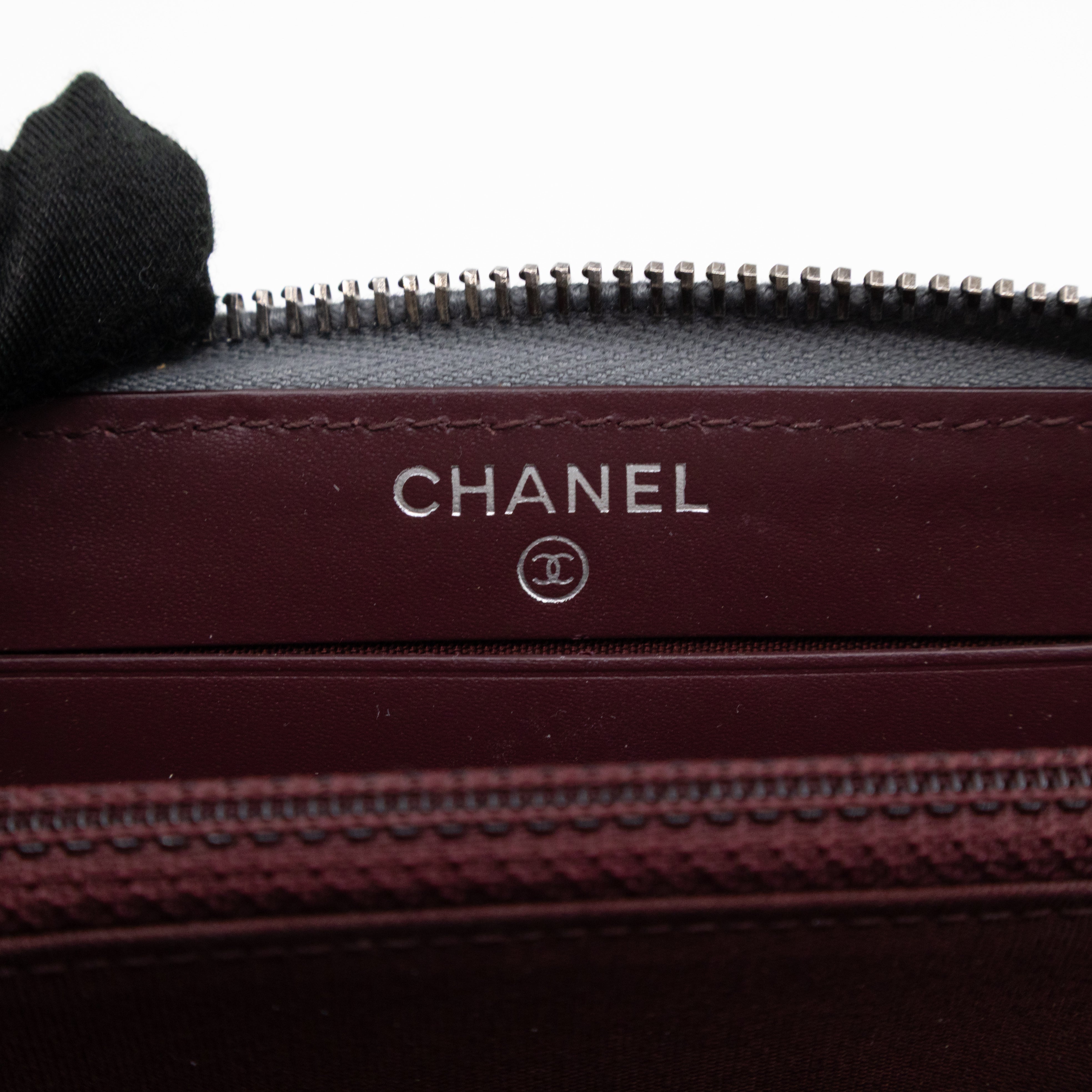Medium Zipped Wallet Grey Metallic Leather
