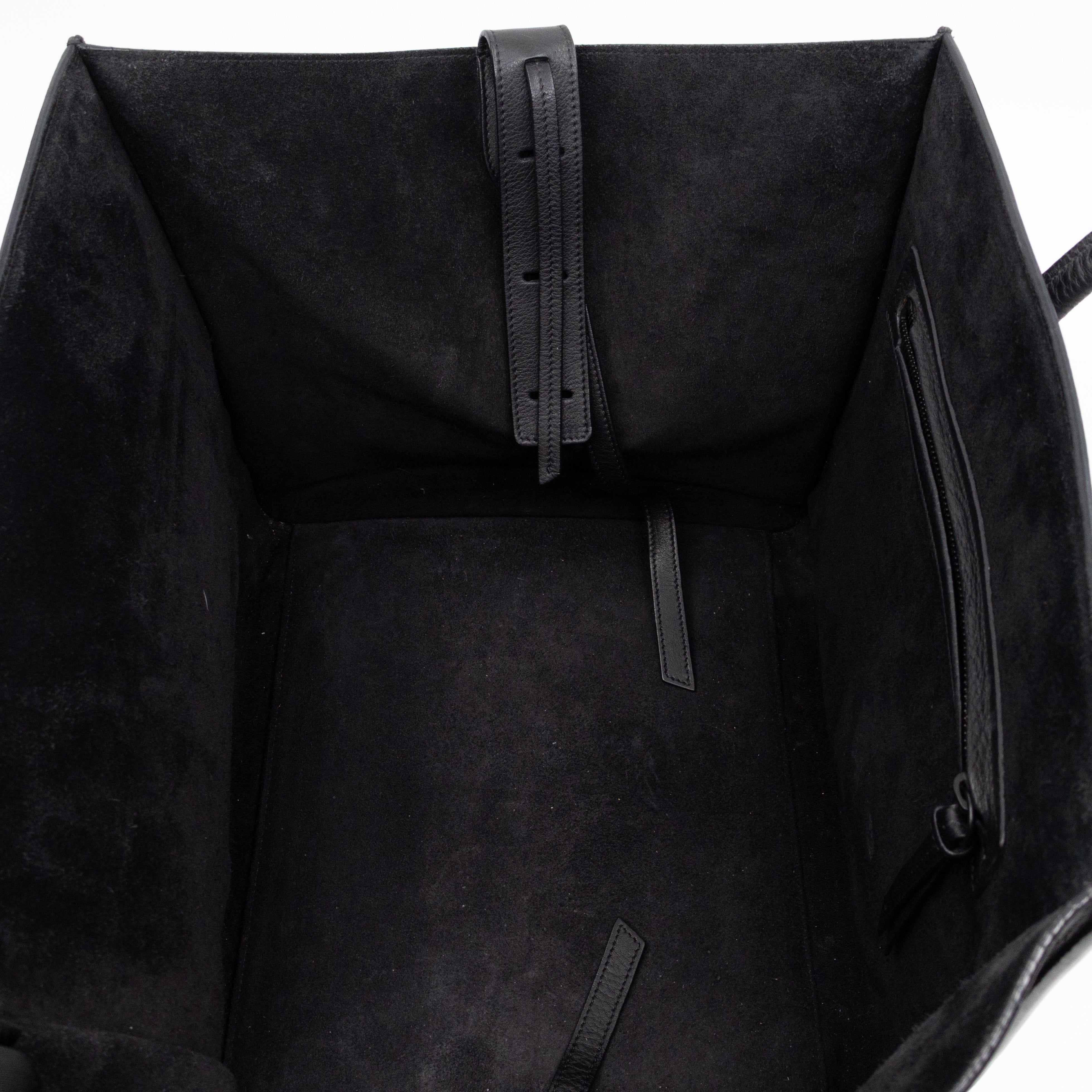 Phantom Medium Luggage Black Leather