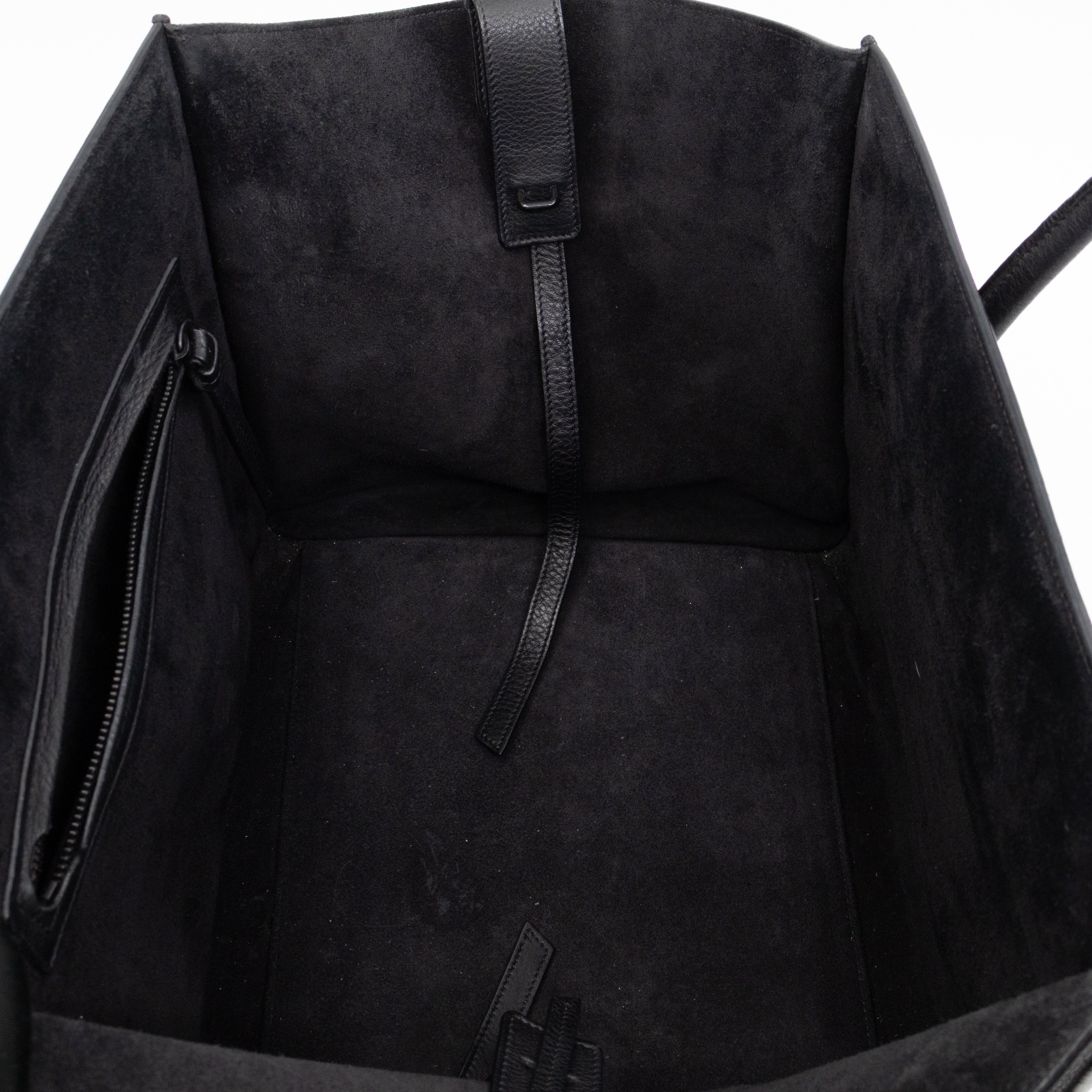 Phantom Medium Luggage Black Leather
