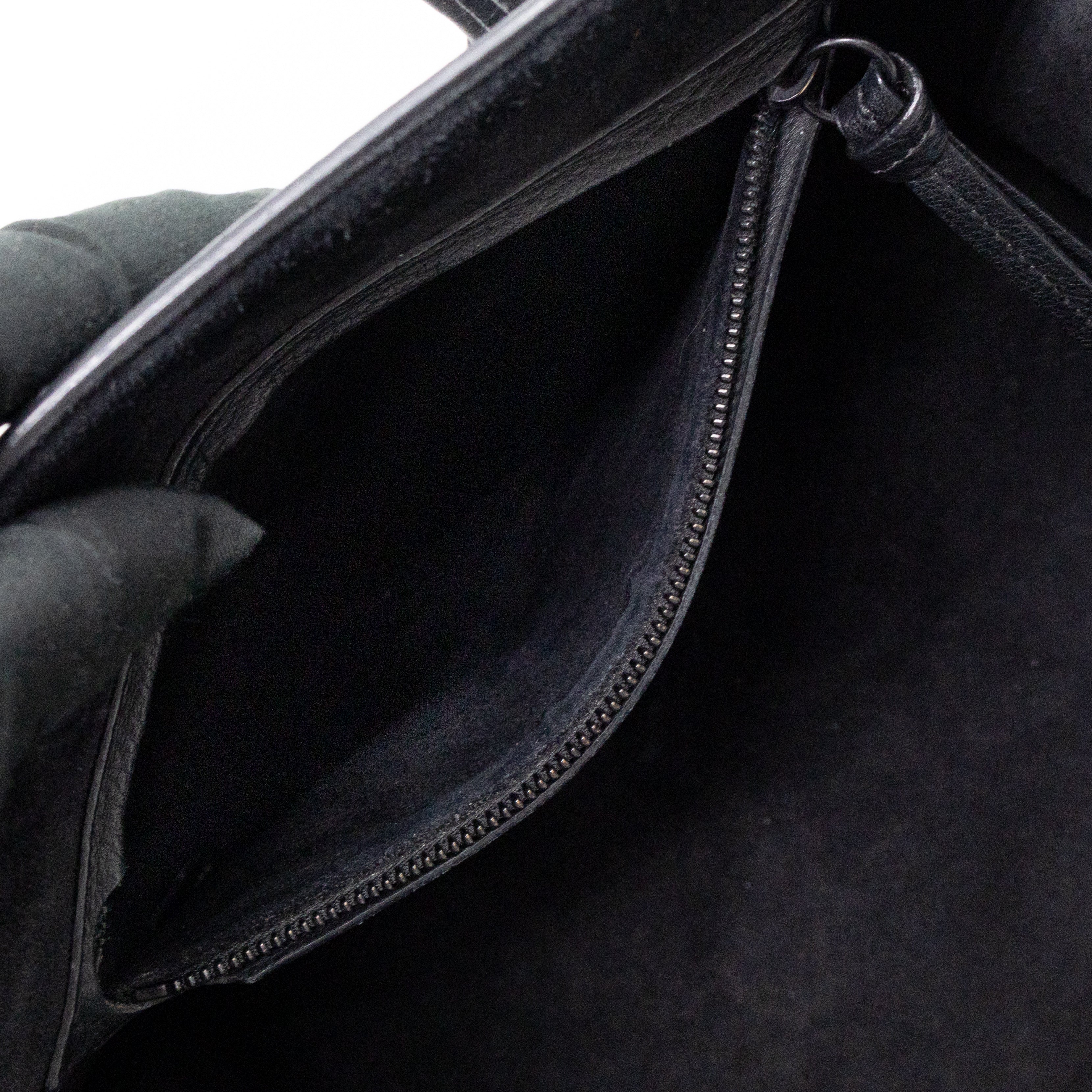 Phantom Medium Luggage Black Leather
