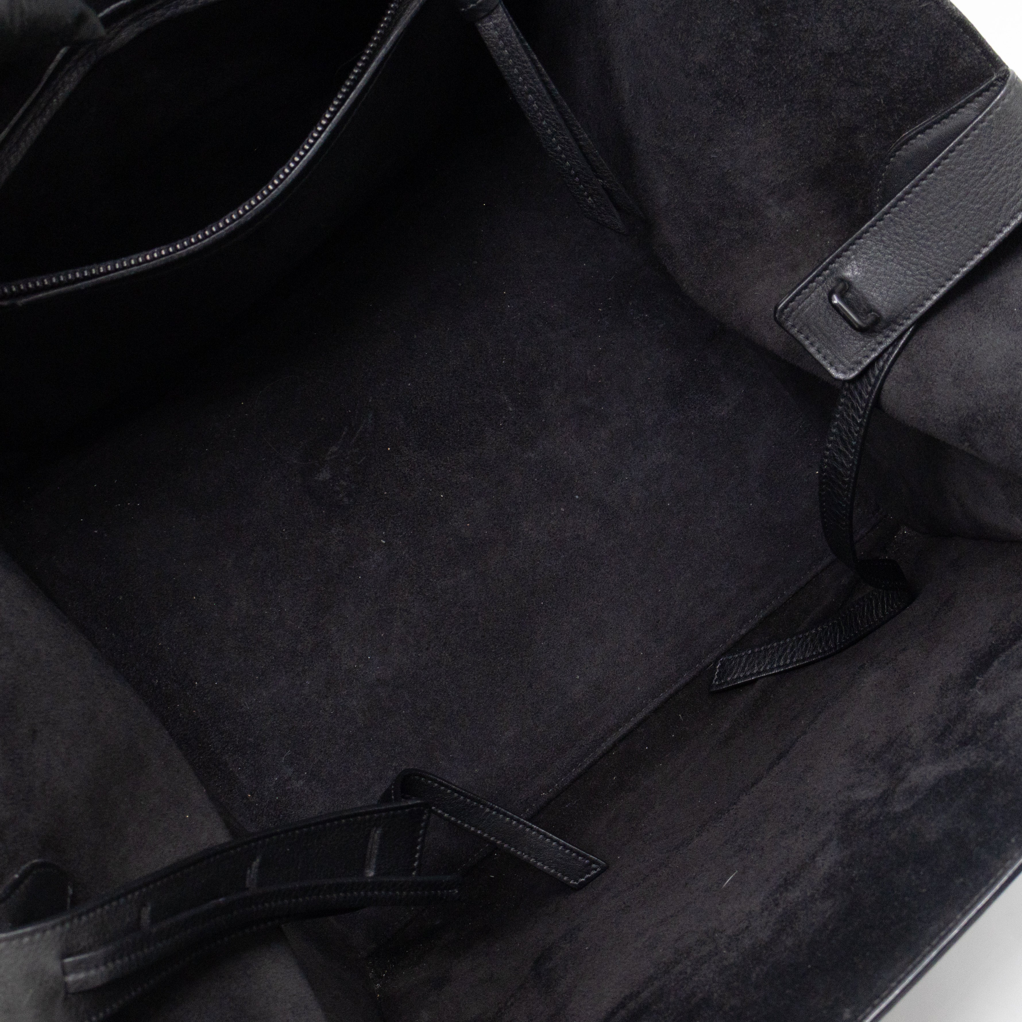 Phantom Medium Luggage Black Leather