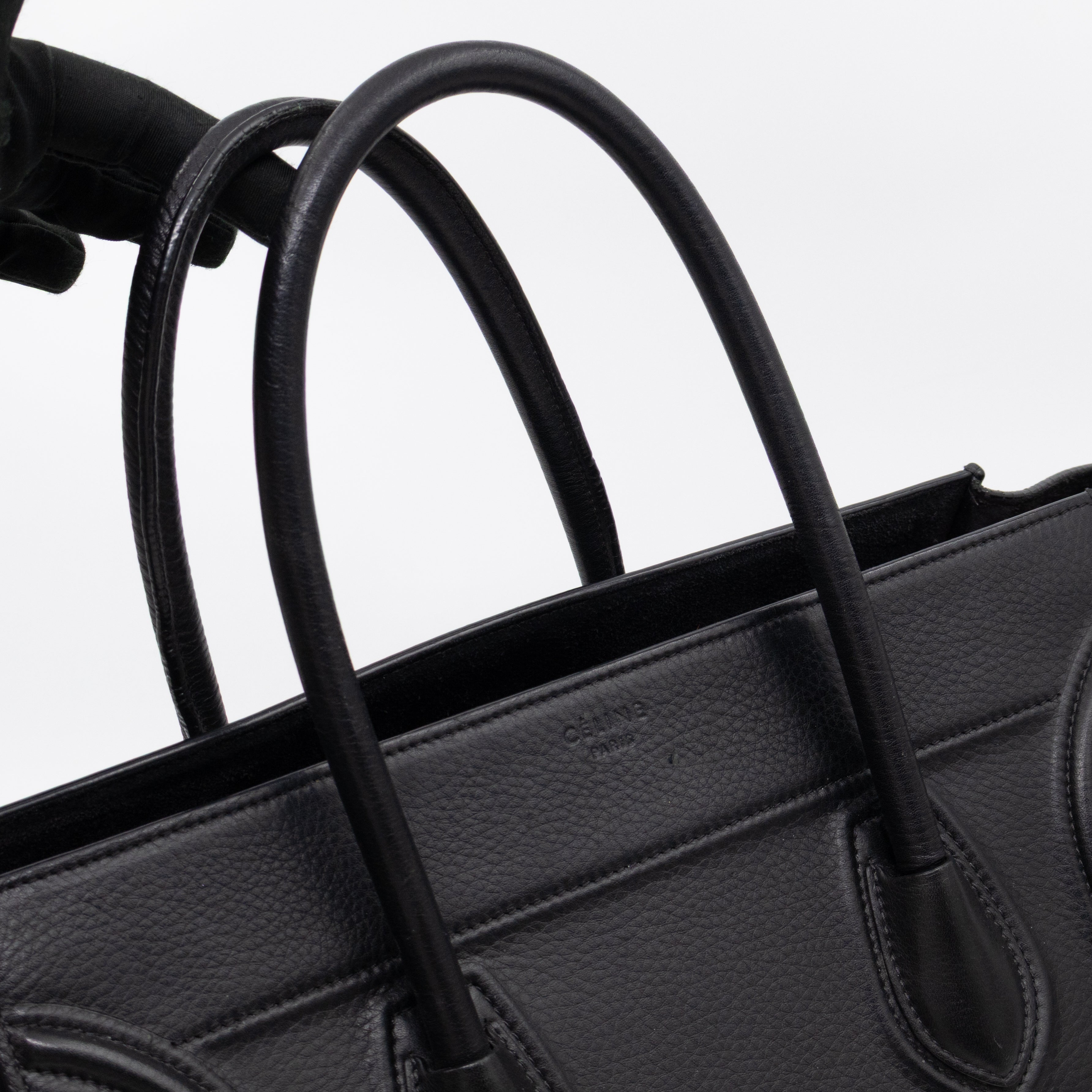 Phantom Medium Luggage Black Leather