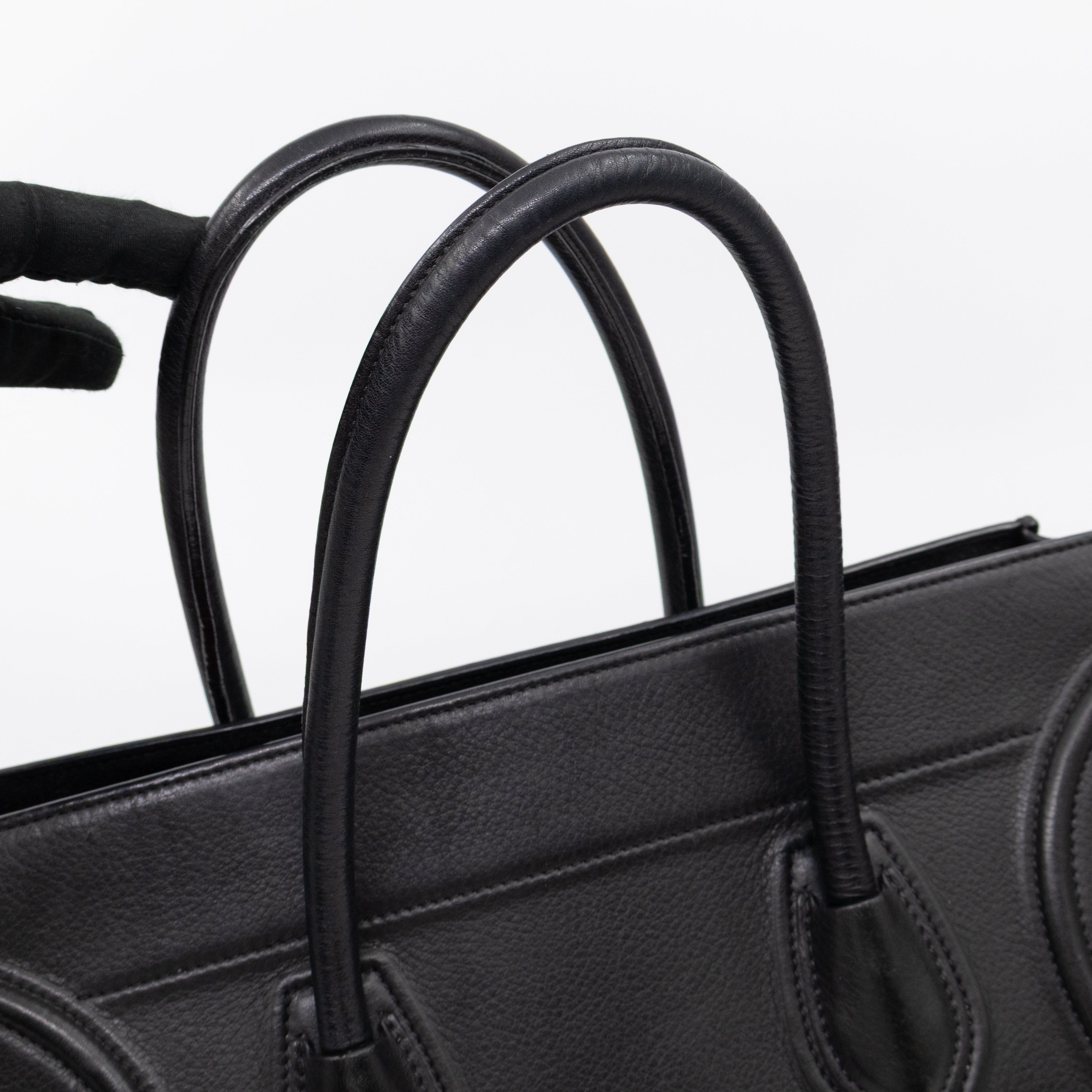 Phantom Medium Luggage Black Leather