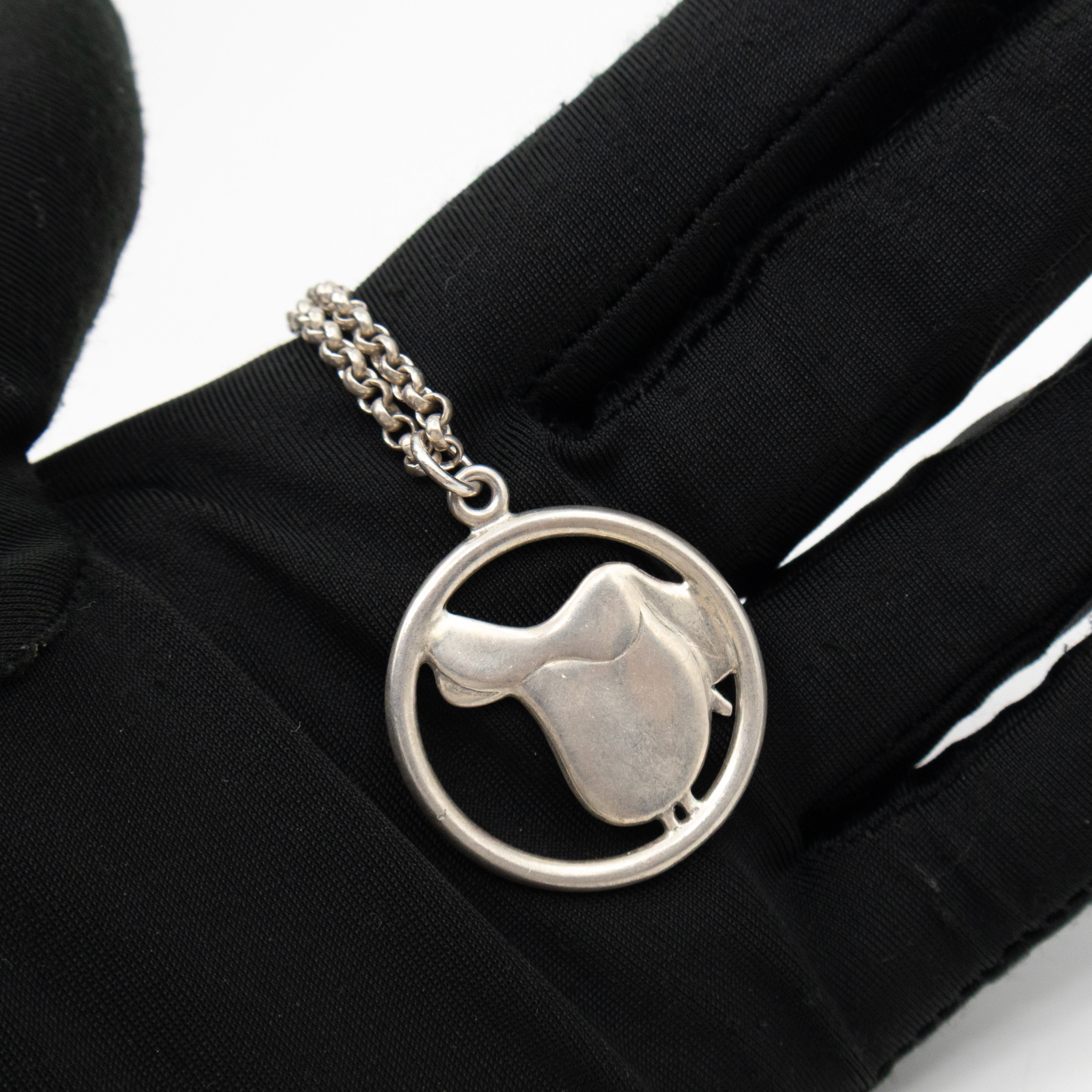 Saddle Jump Pendant Necklace Silver