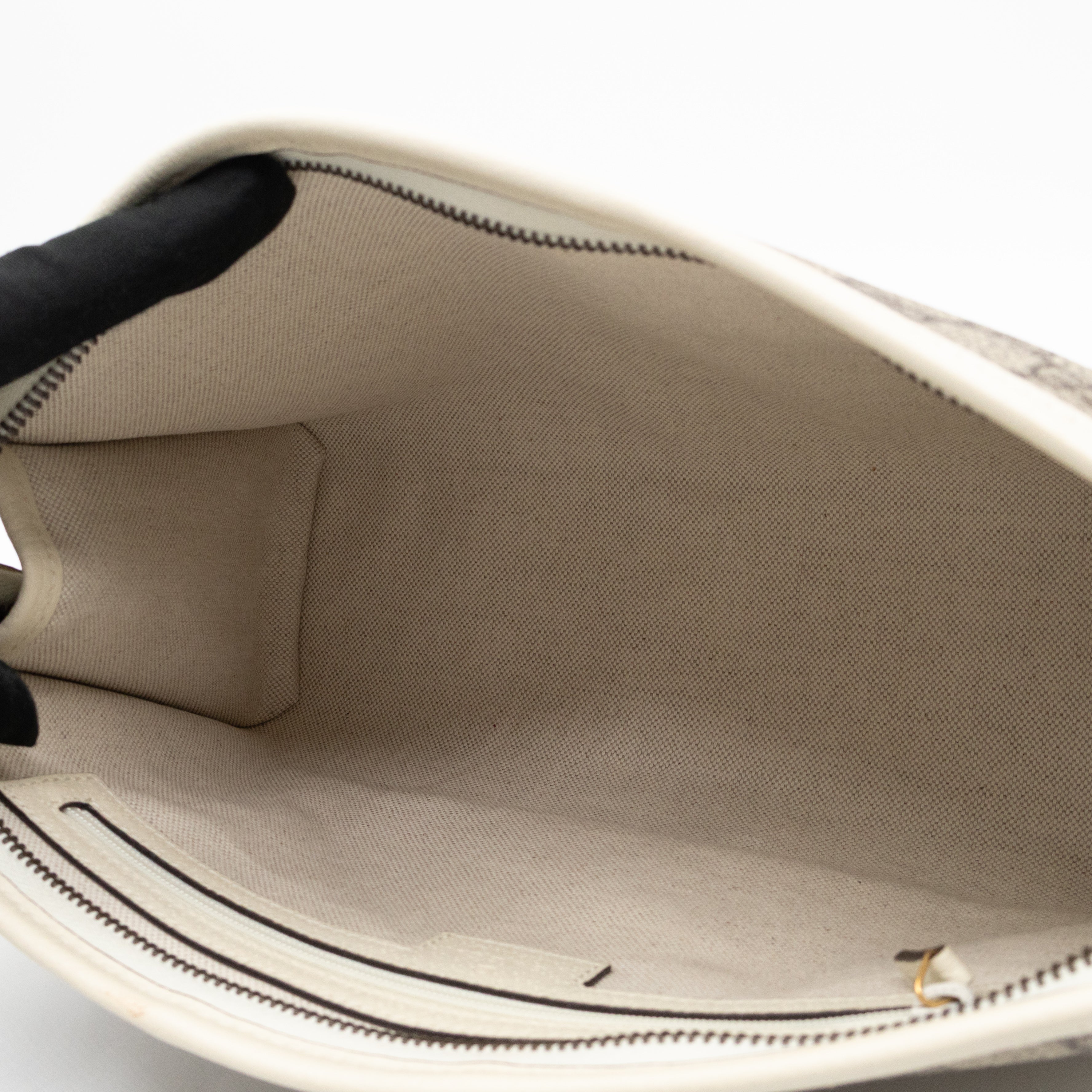 Ophidia Toiletry Case GG Supreme White Leather