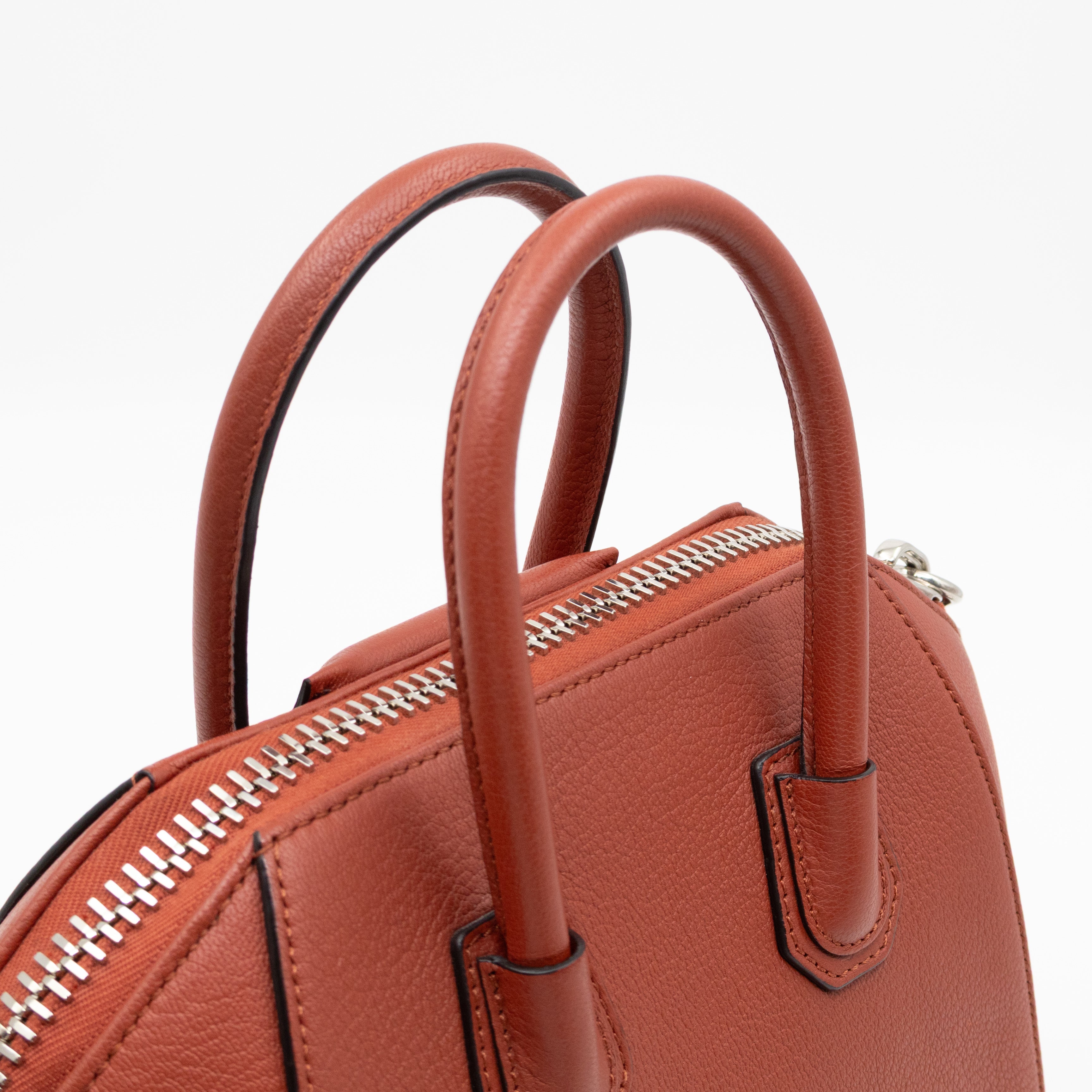 Antigona Small Paprika Grained Leather