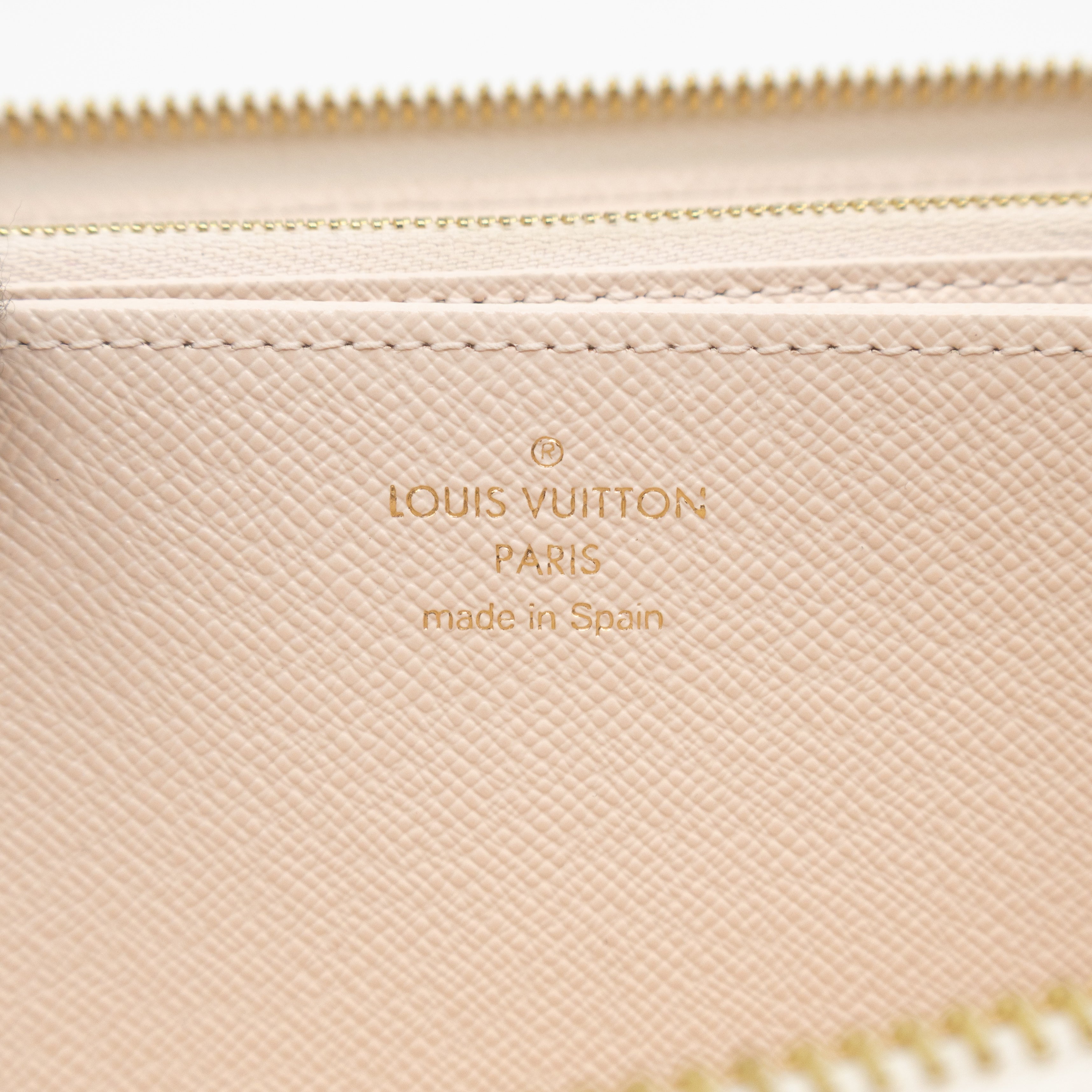 Zippy Wallet By the Pool Brume