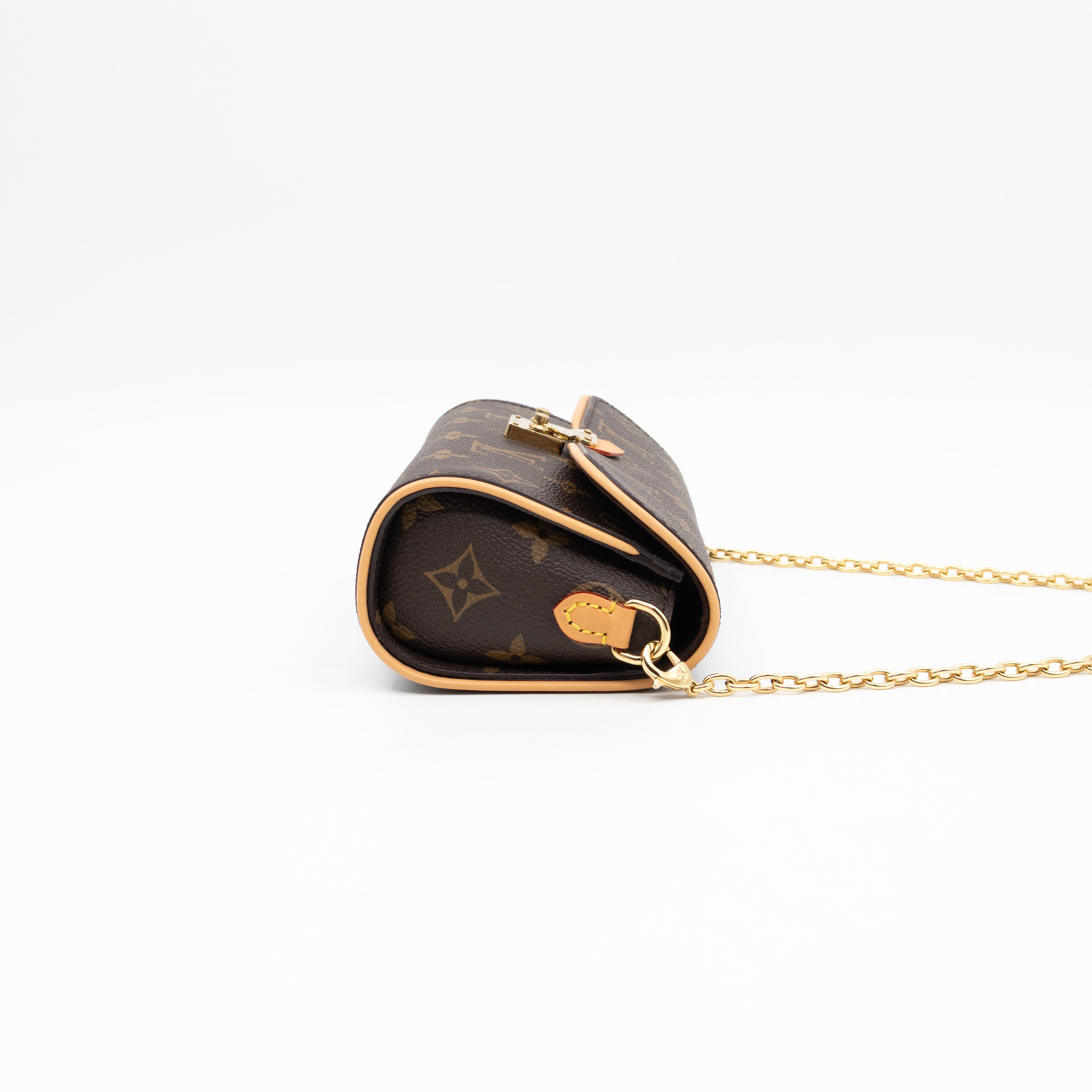 Pochette Camille Monogram
