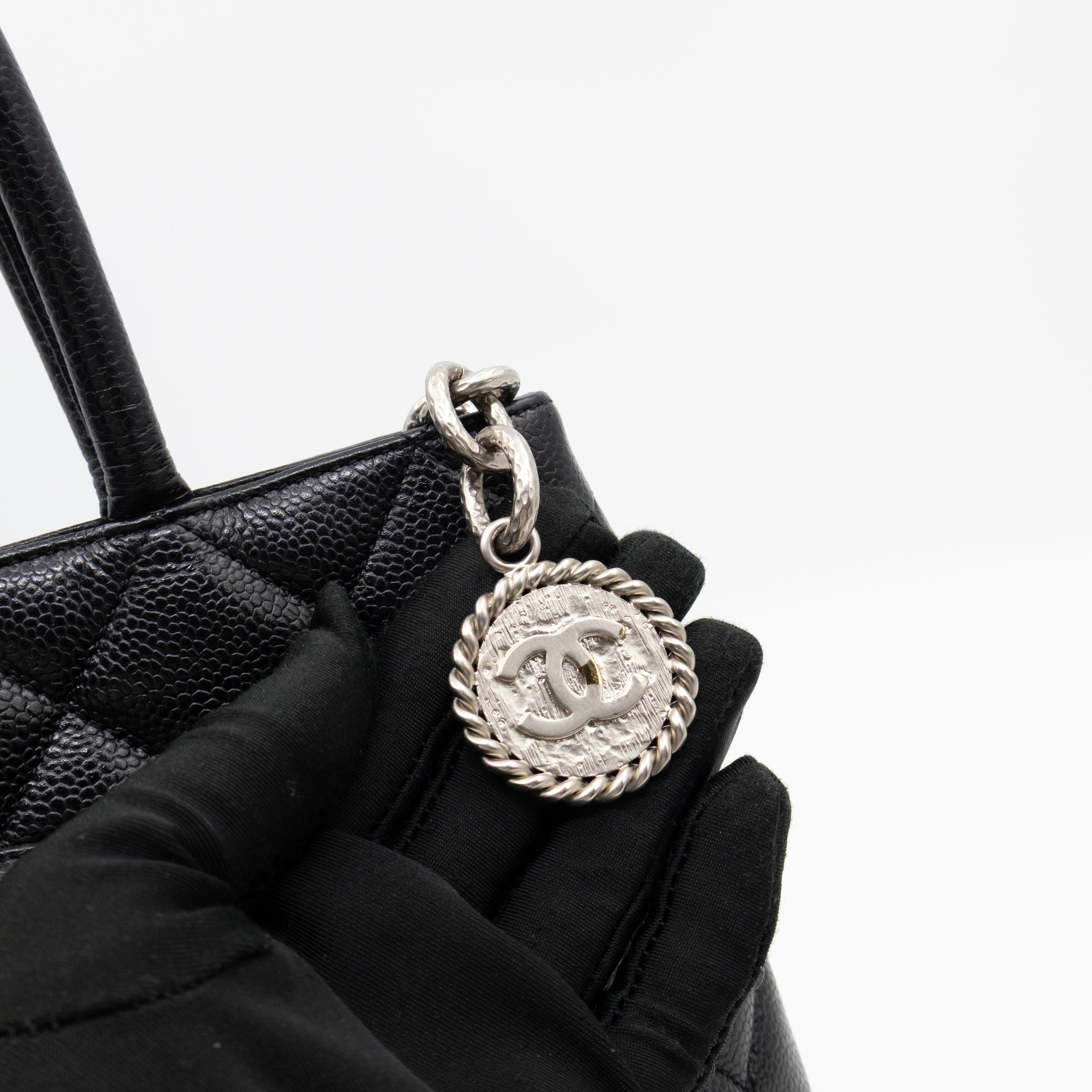 Médaillon Black Caviarskin